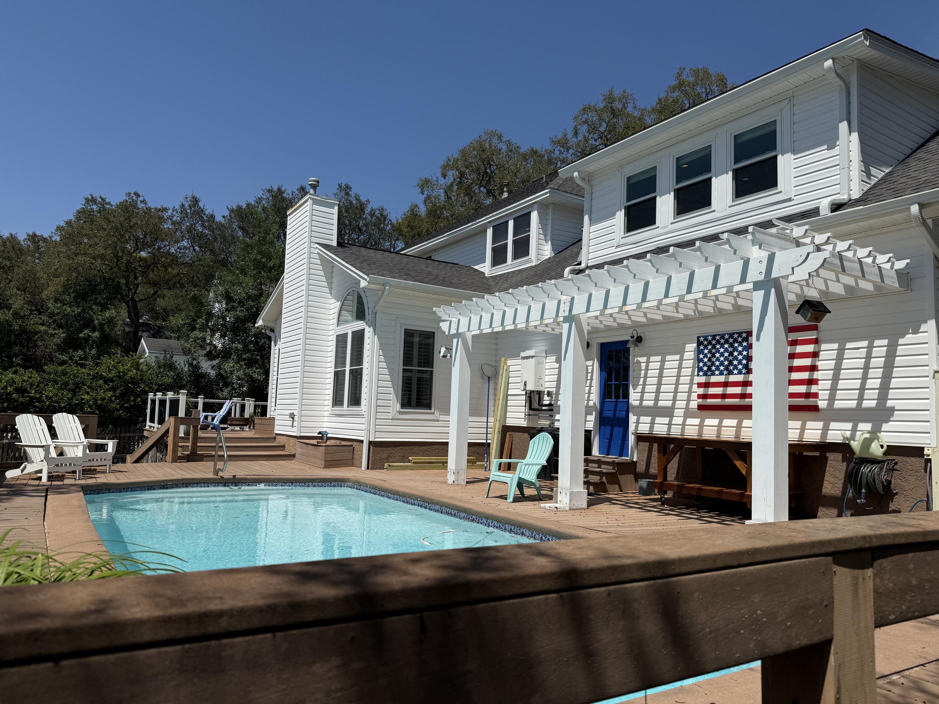 BOLTONS LANDING - Residential Lease