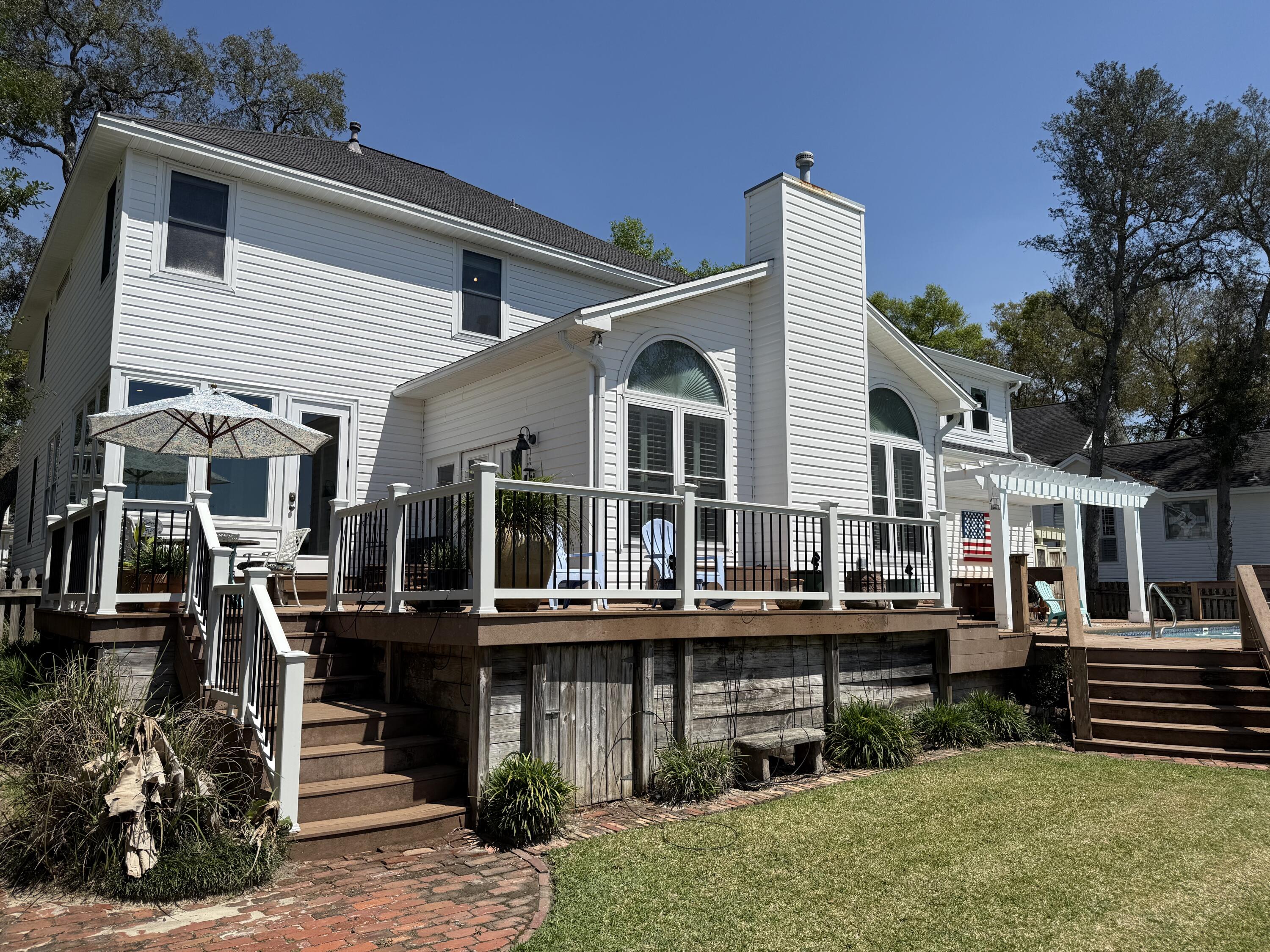 BOLTONS LANDING - Residential Lease