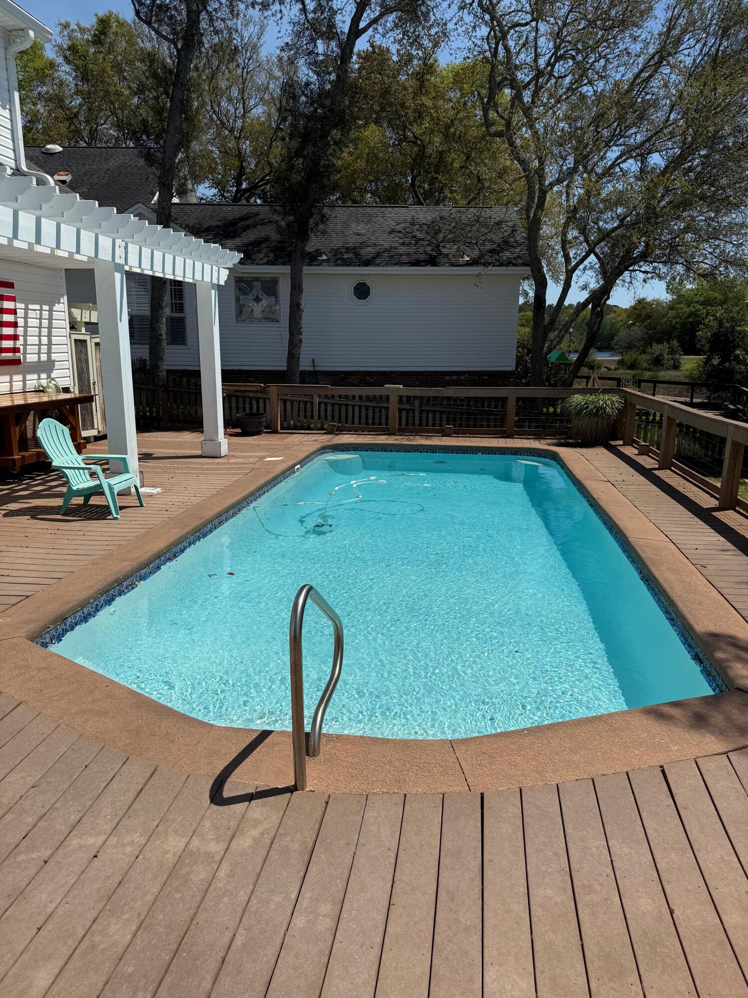 BOLTONS LANDING - Residential Lease