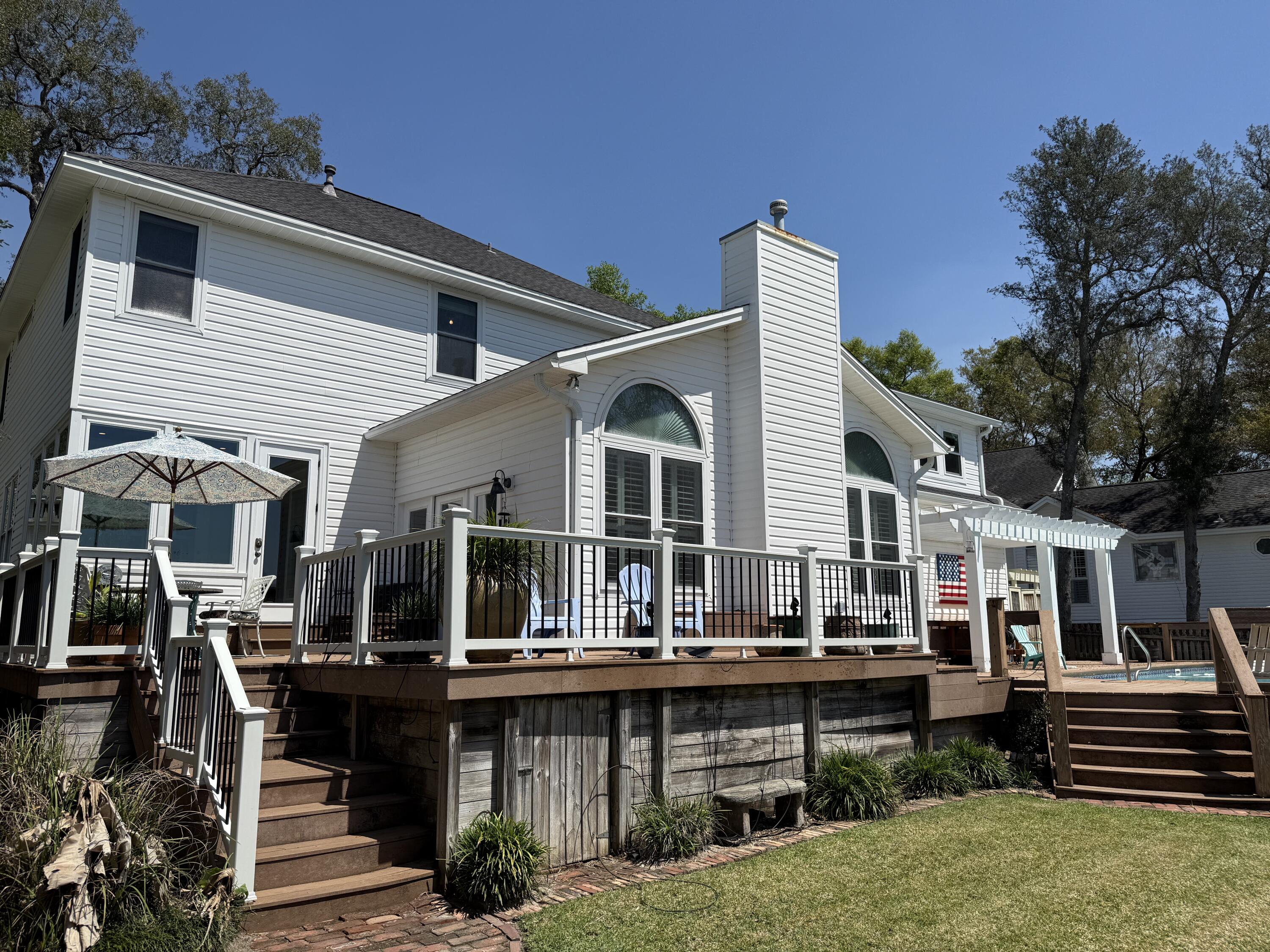 BOLTONS LANDING - Residential Lease