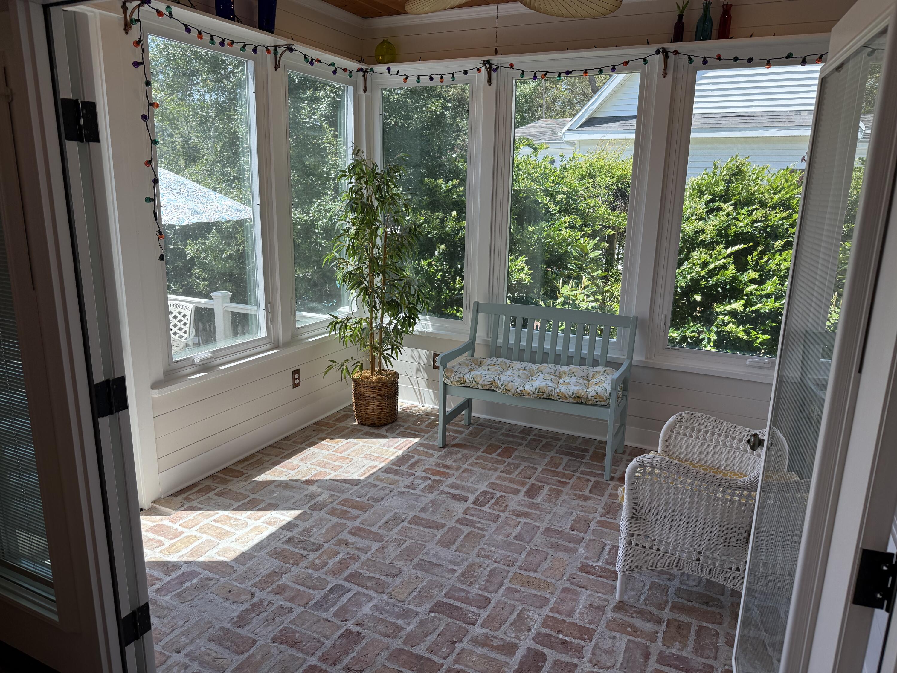 BOLTONS LANDING - Residential Lease