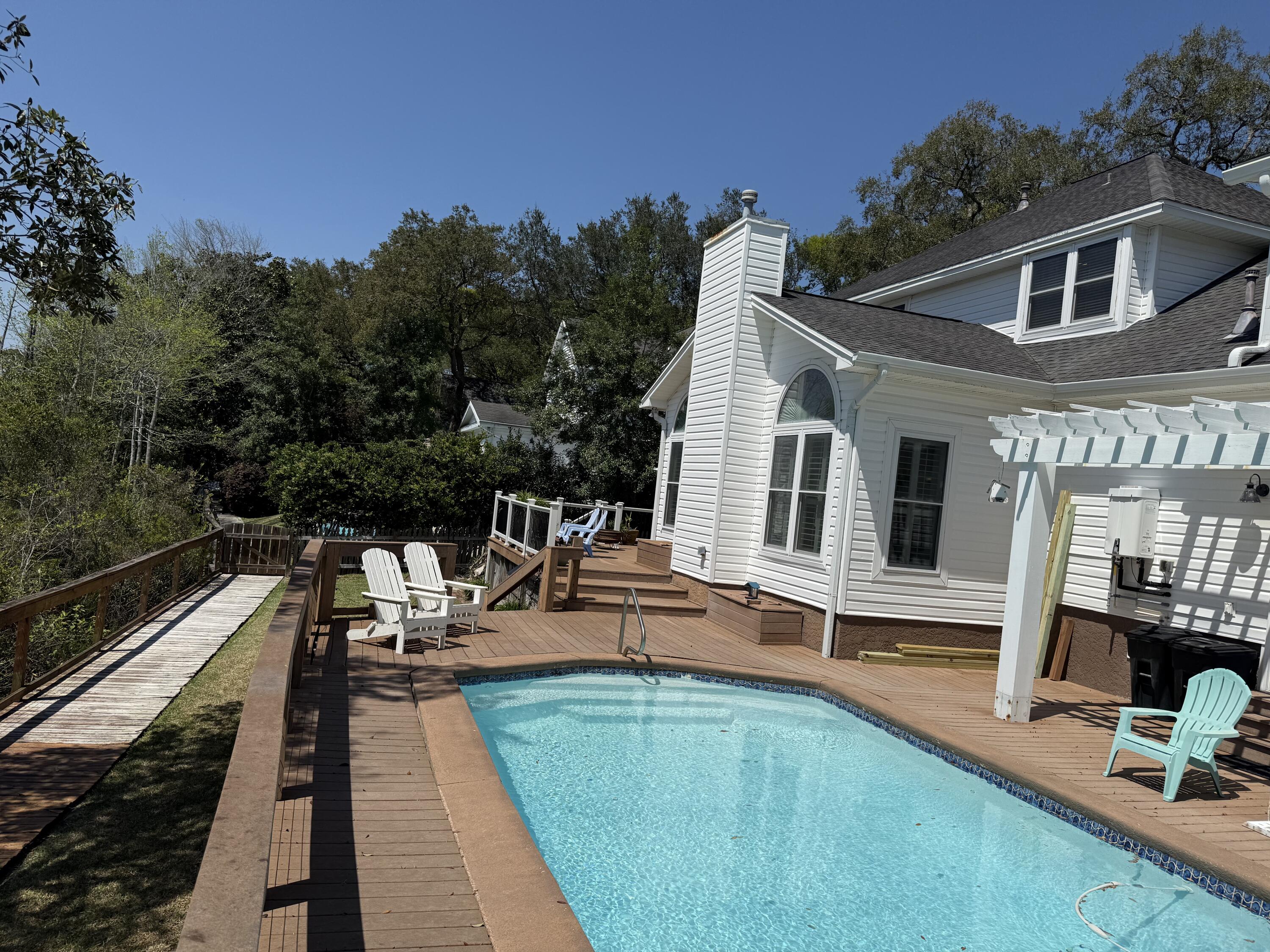 BOLTONS LANDING - Residential Lease