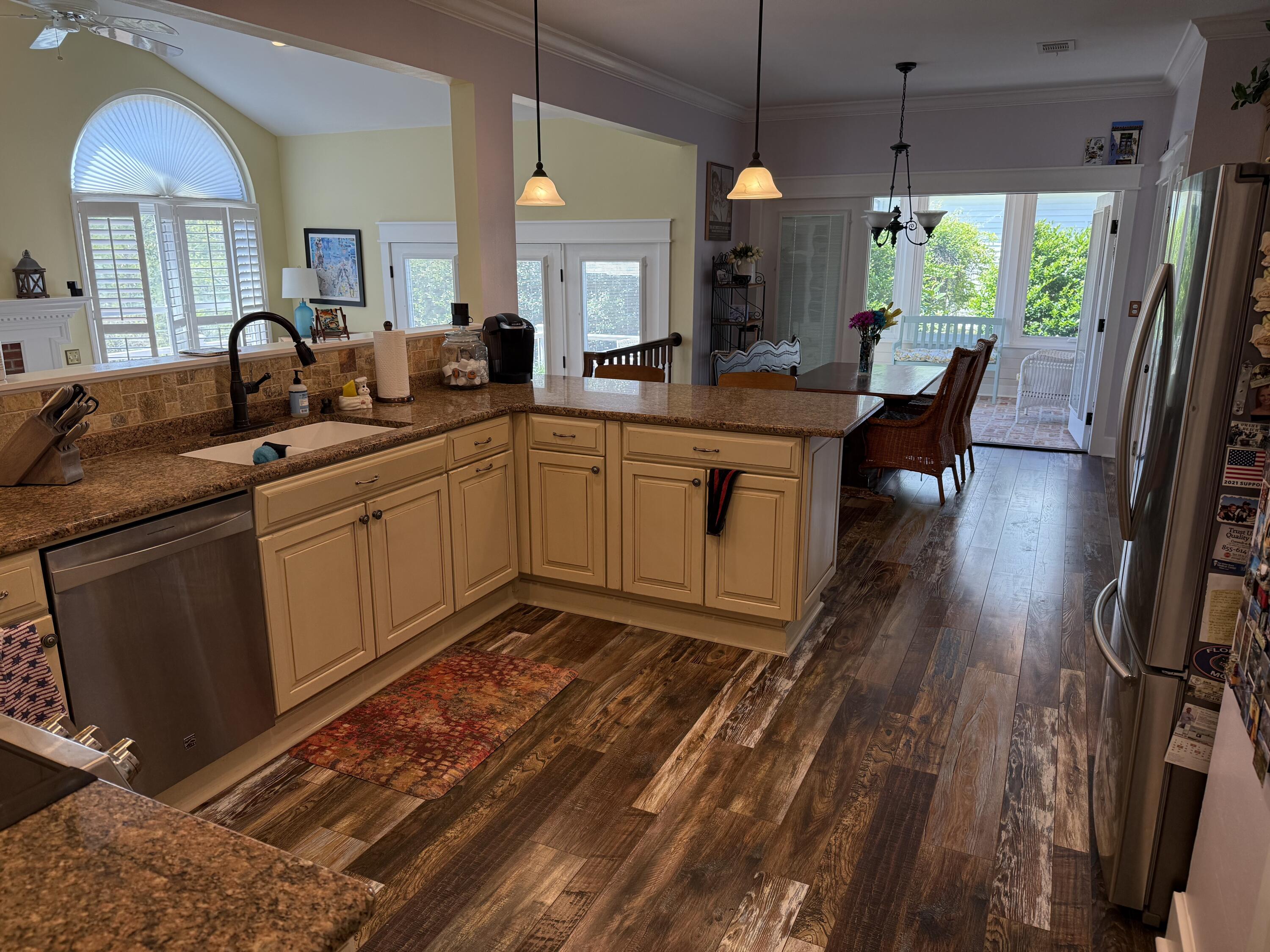 BOLTONS LANDING - Residential Lease