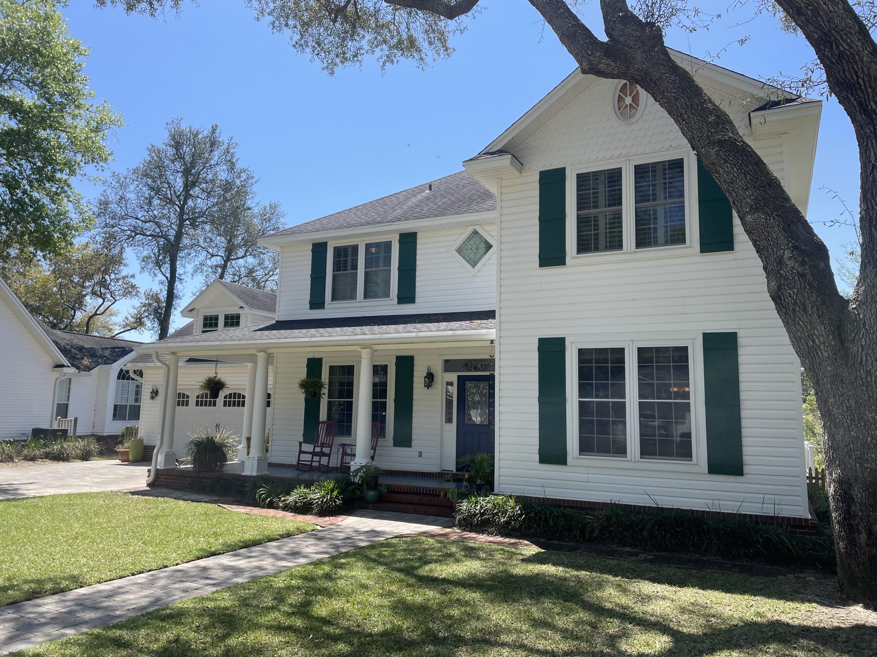 BOLTONS LANDING - Residential Lease