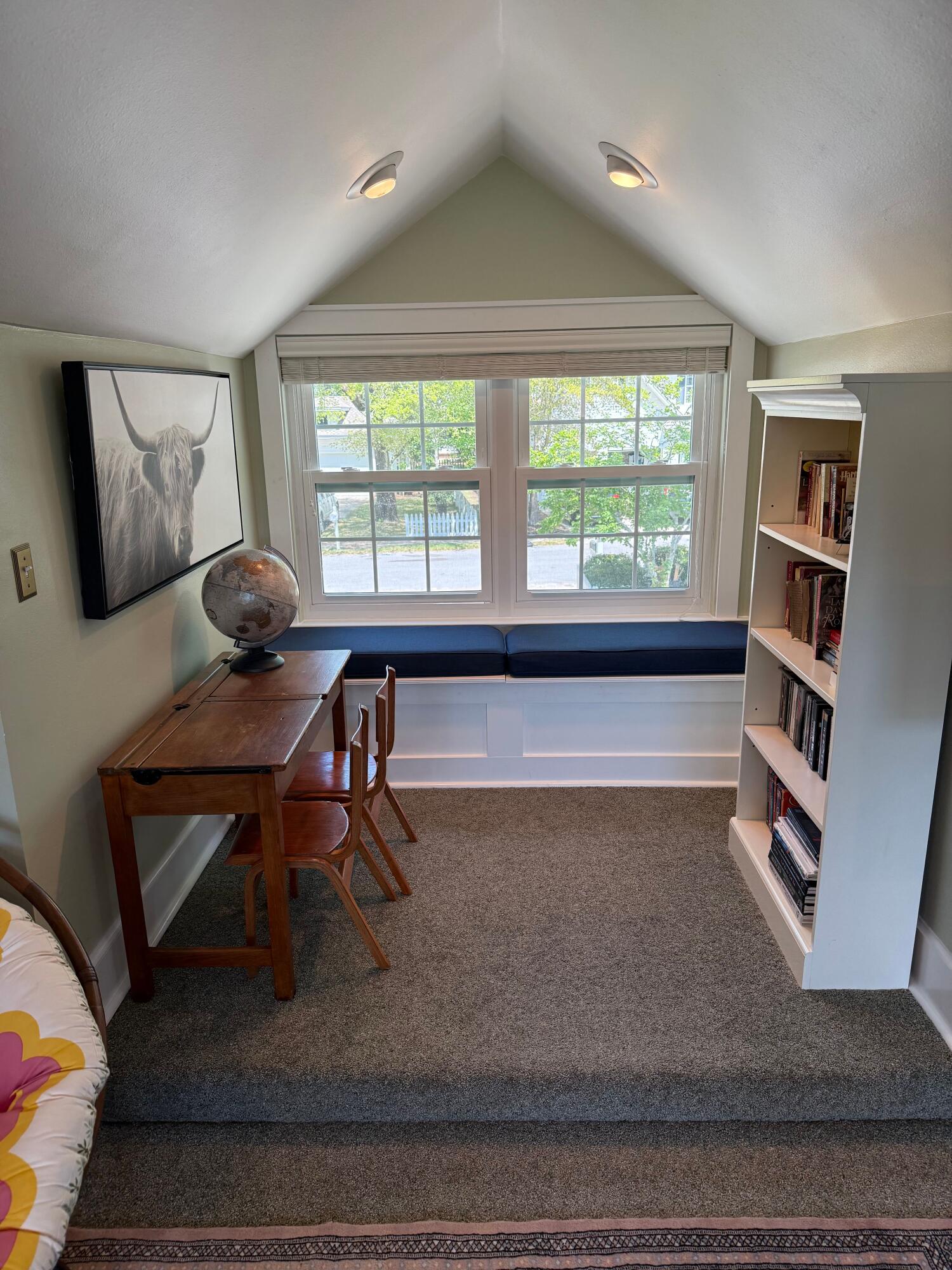 BOLTONS LANDING - Residential Lease