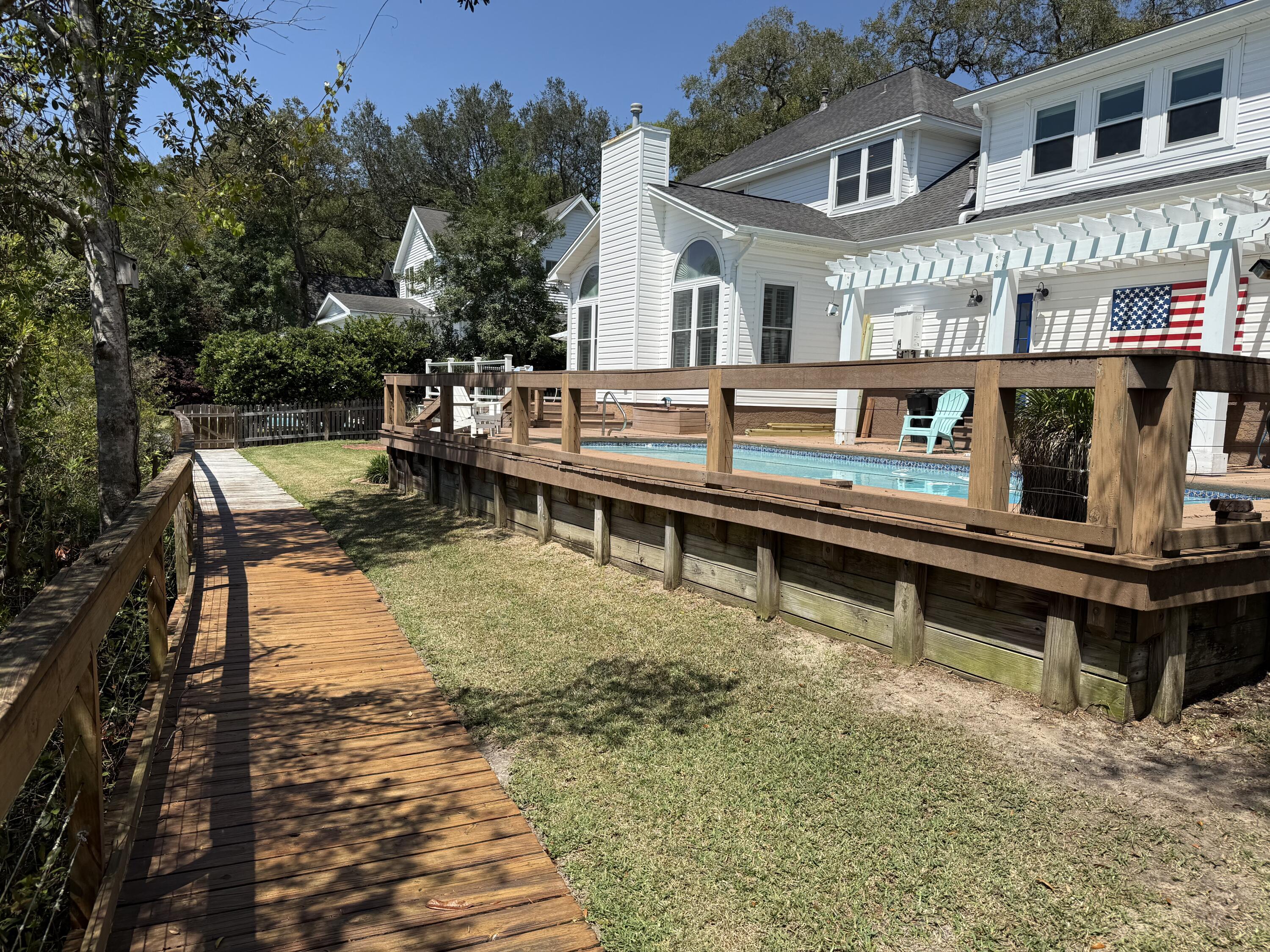BOLTONS LANDING - Residential Lease