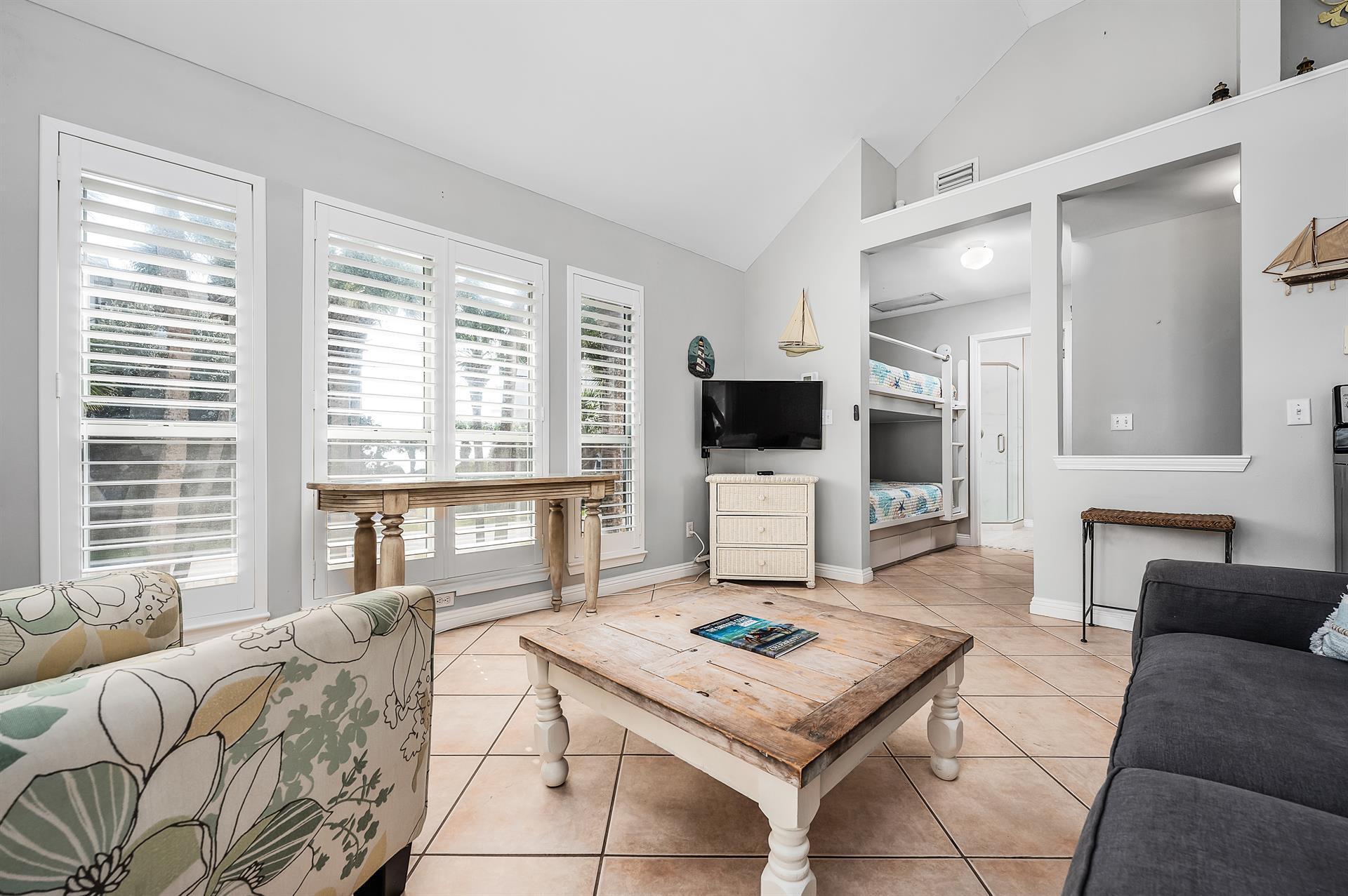 NANTUCKET COTTAGES - Residential