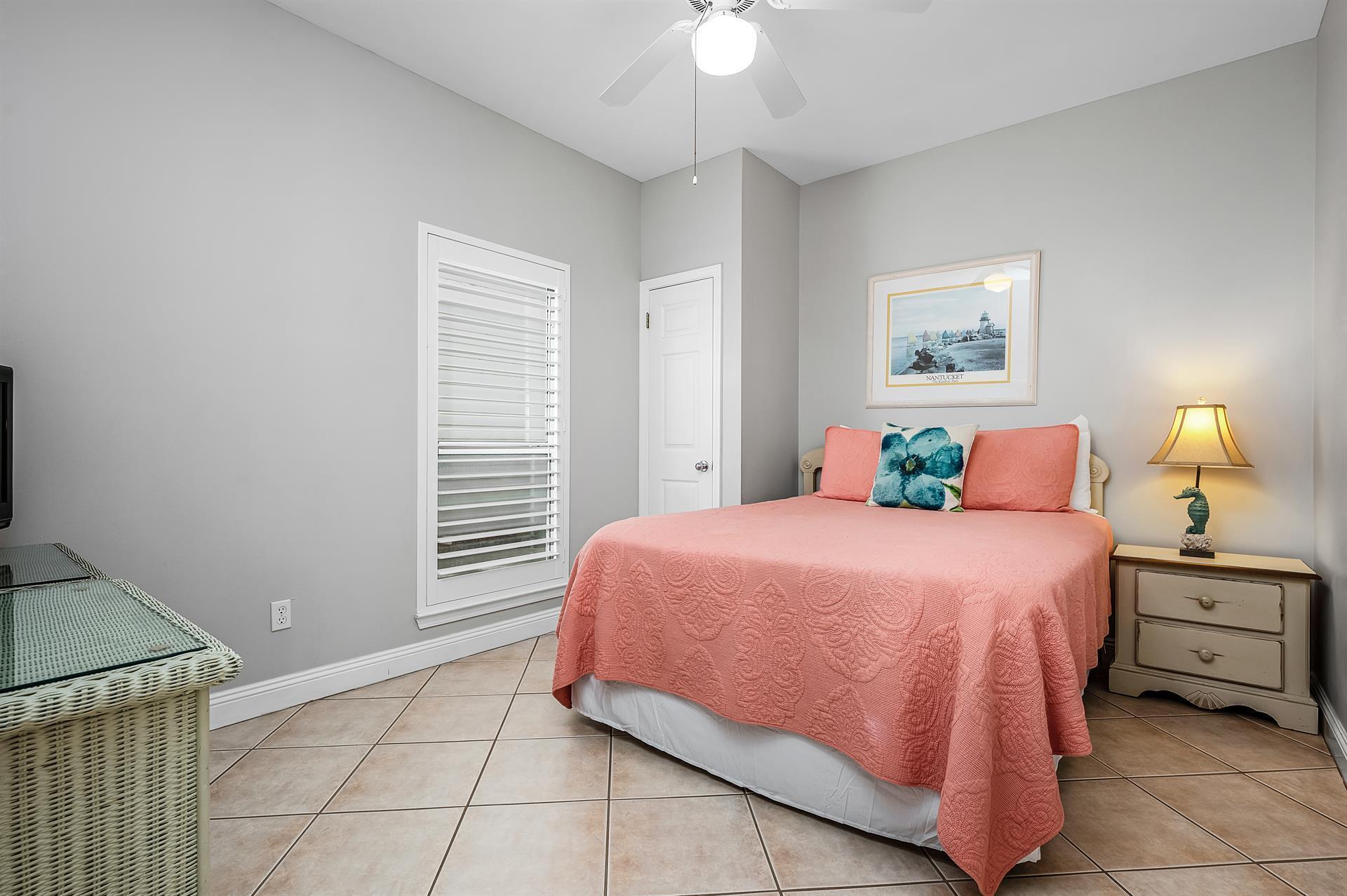NANTUCKET COTTAGES - Residential