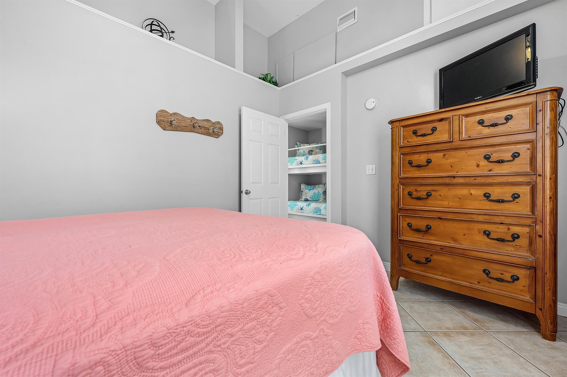 NANTUCKET COTTAGES - Residential