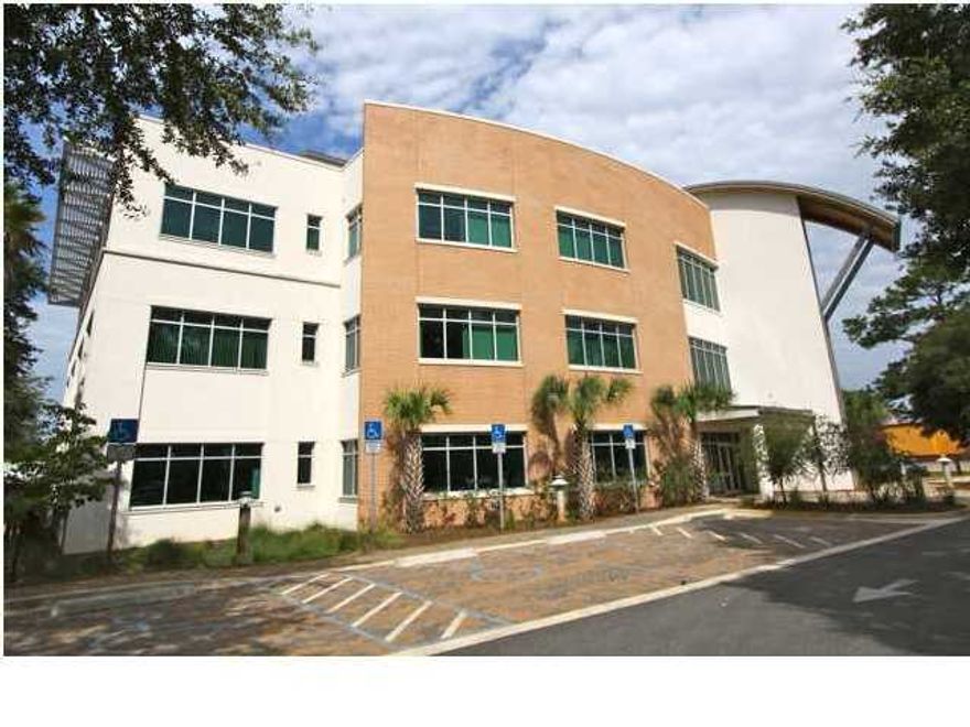 2000 SF unit, first floor of the Warren Averett Building. The unit is a shell, LL willing to give TI or build to specs. Beautiful office complex located in the heart of Fort Walton Beach. Multi tenant building, with Merrill Lynch, Waldorf Insurance as part of the tenant base, 3 story professional office building. This is a NNN lease.