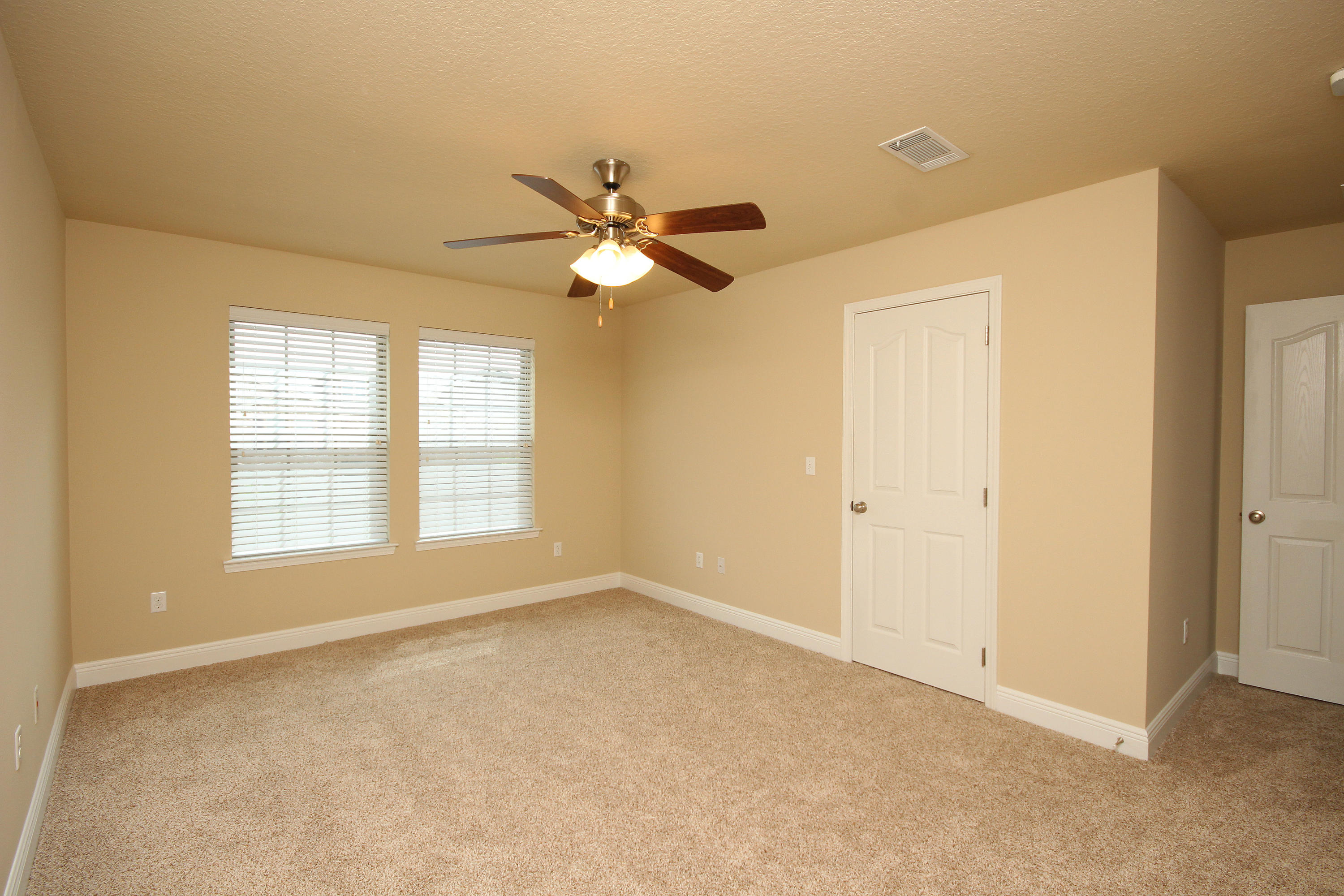 RESERVE POINTE - Residential