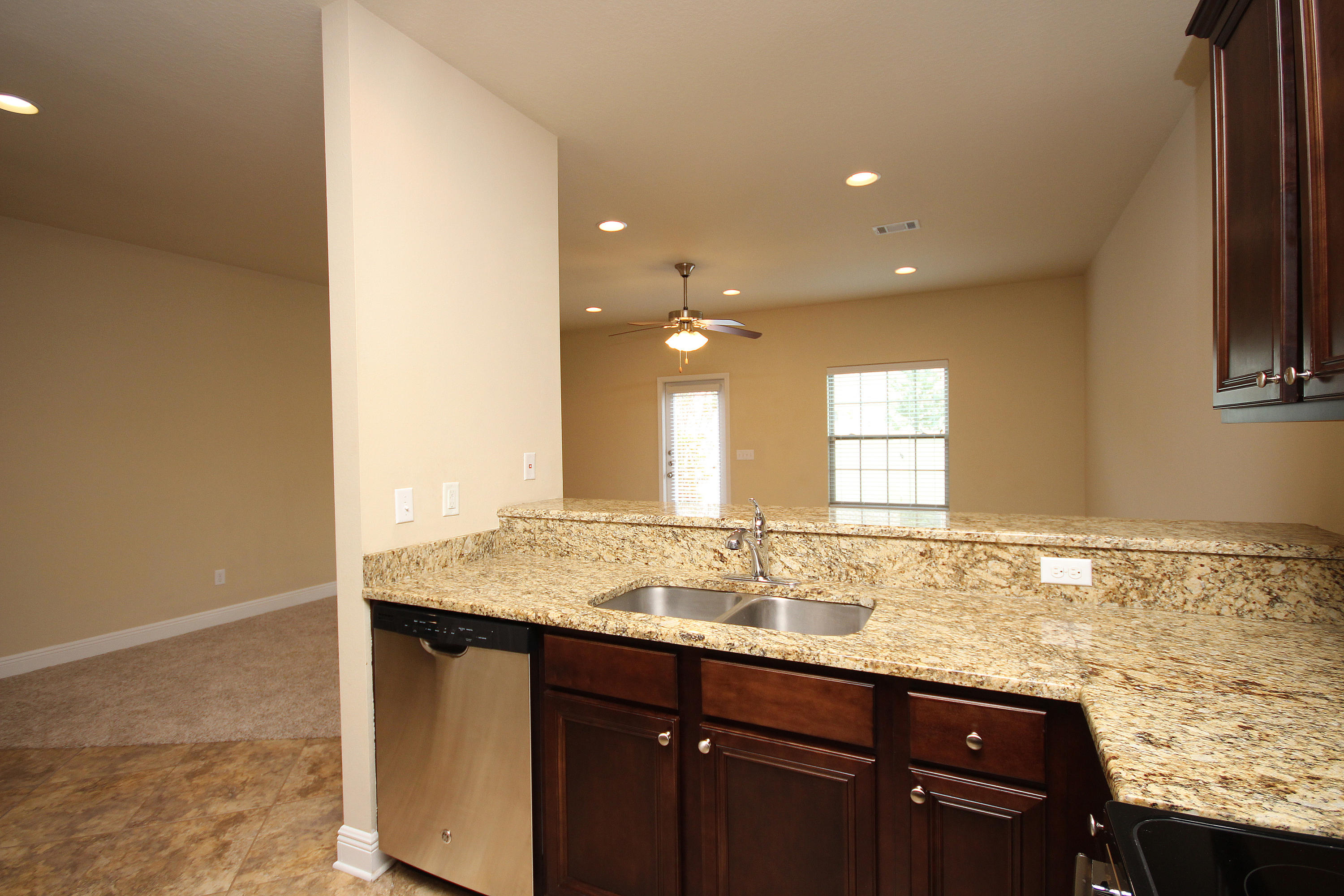 RESERVE POINTE - Residential