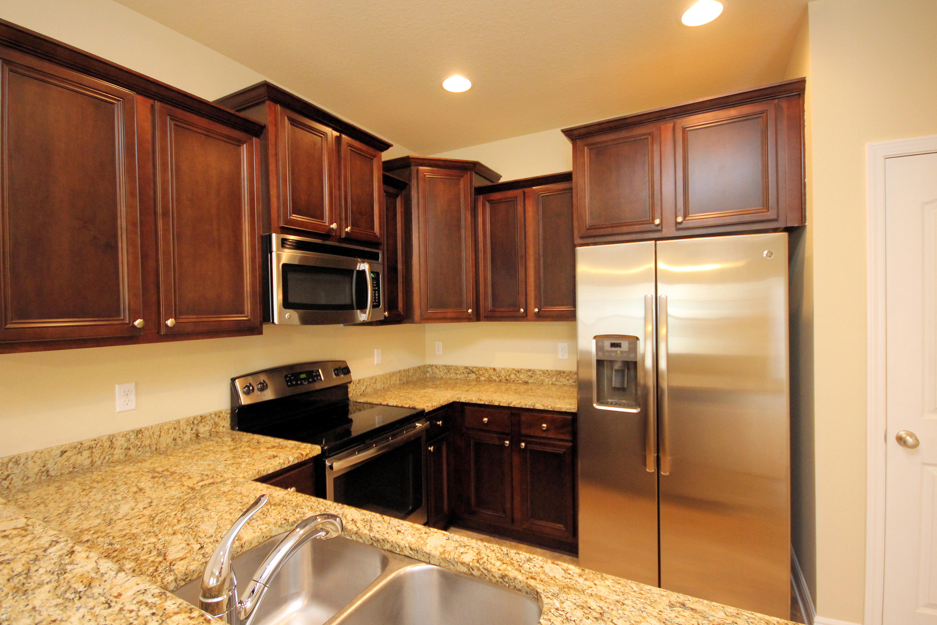 RESERVE POINTE - Residential