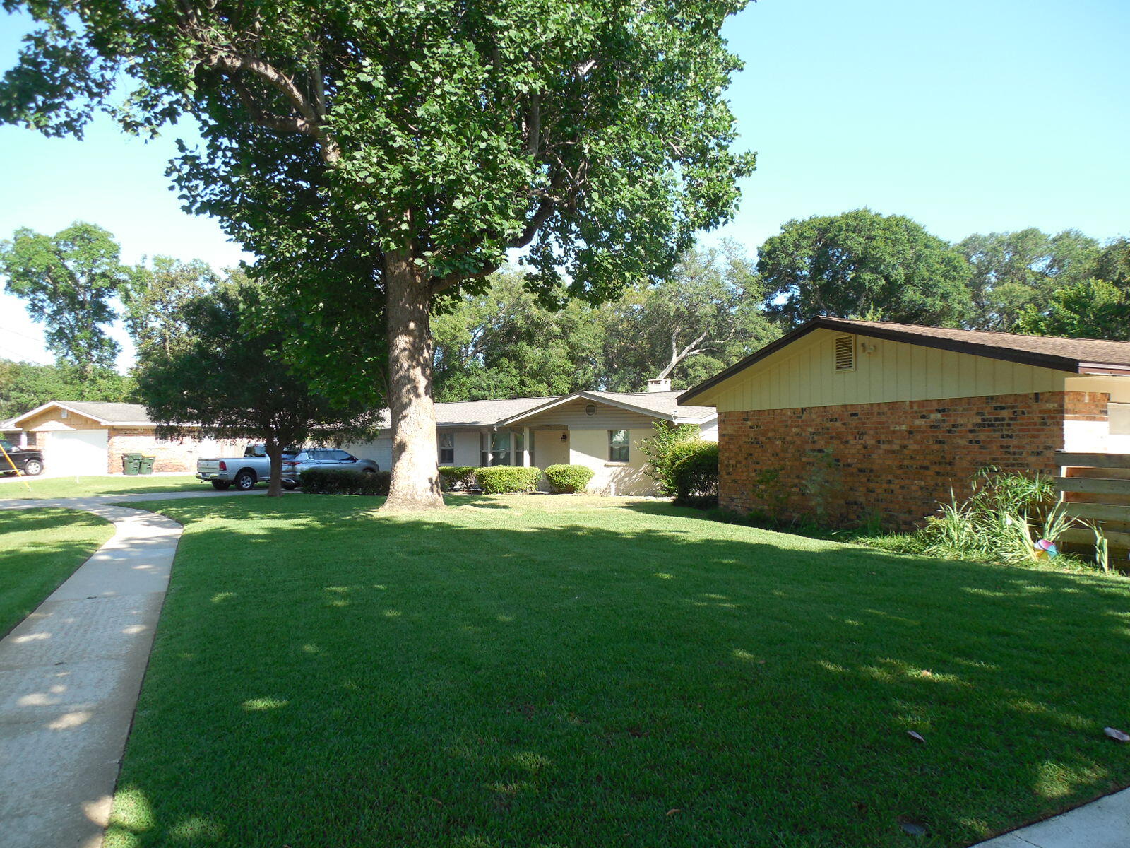 Country Club Est 1st Addn - Residential
