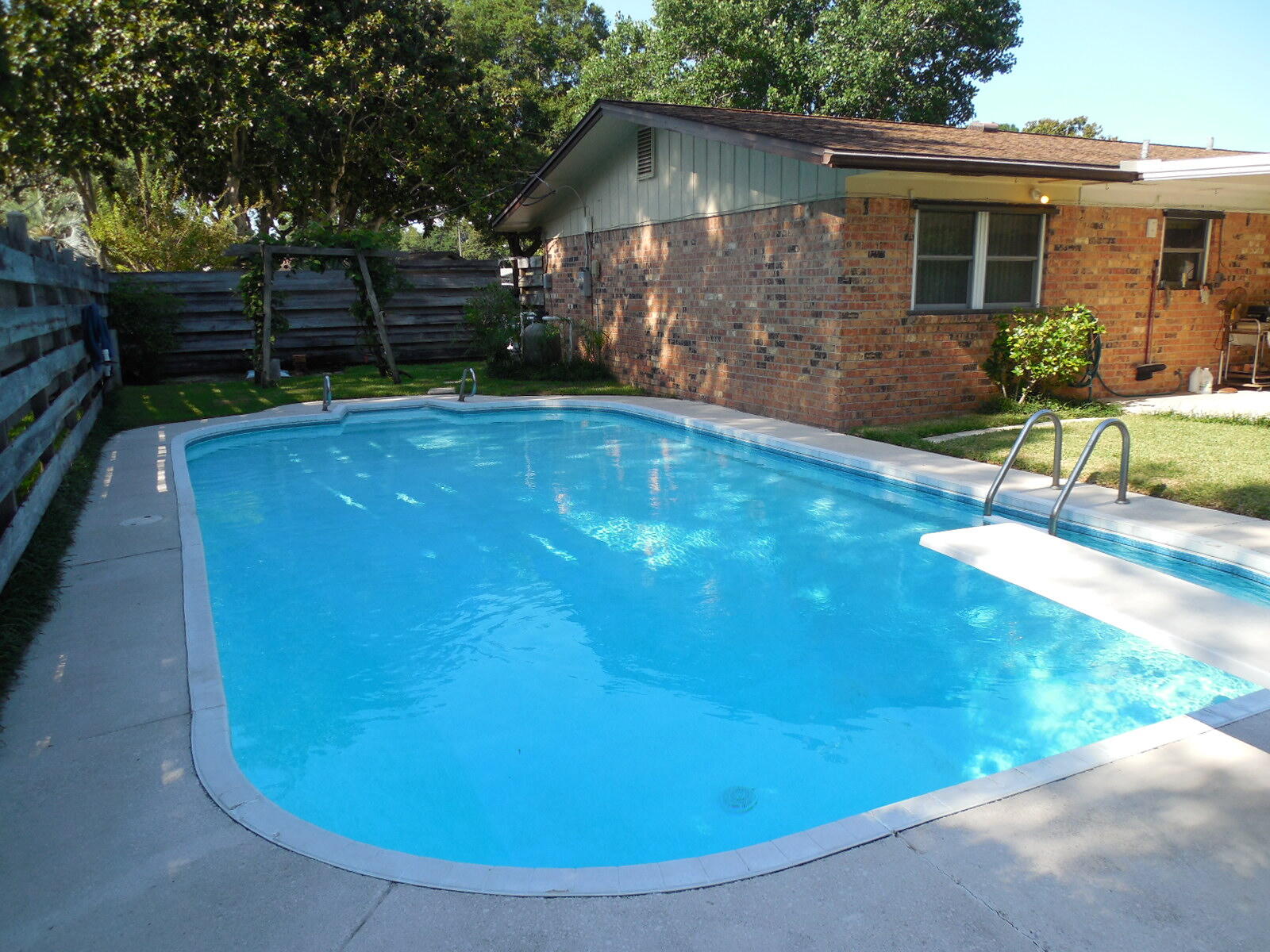 Country Club Est 1st Addn - Residential