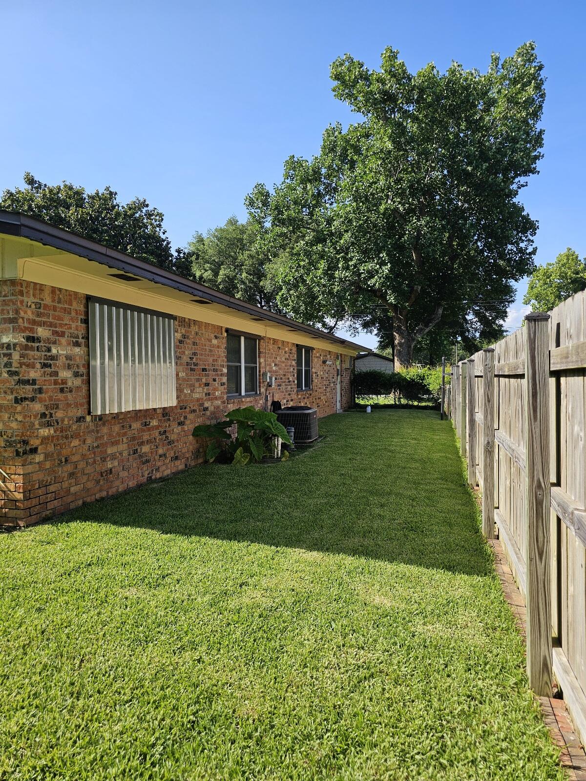 Country Club Est 1st Addn - Residential