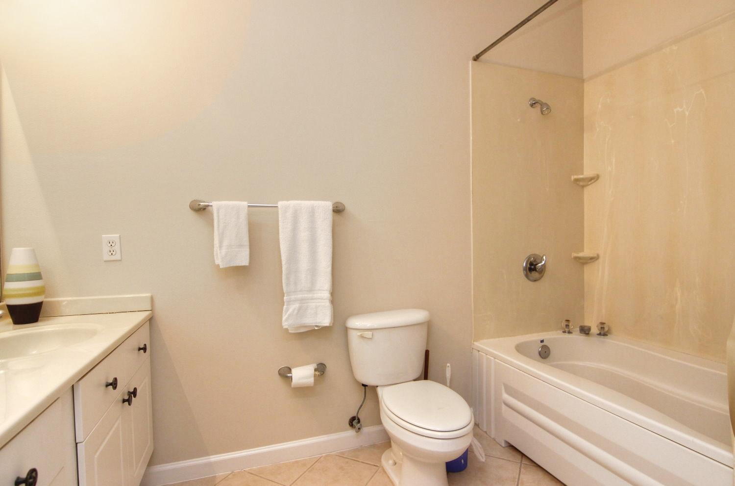 EMERALD WATERS - Residential