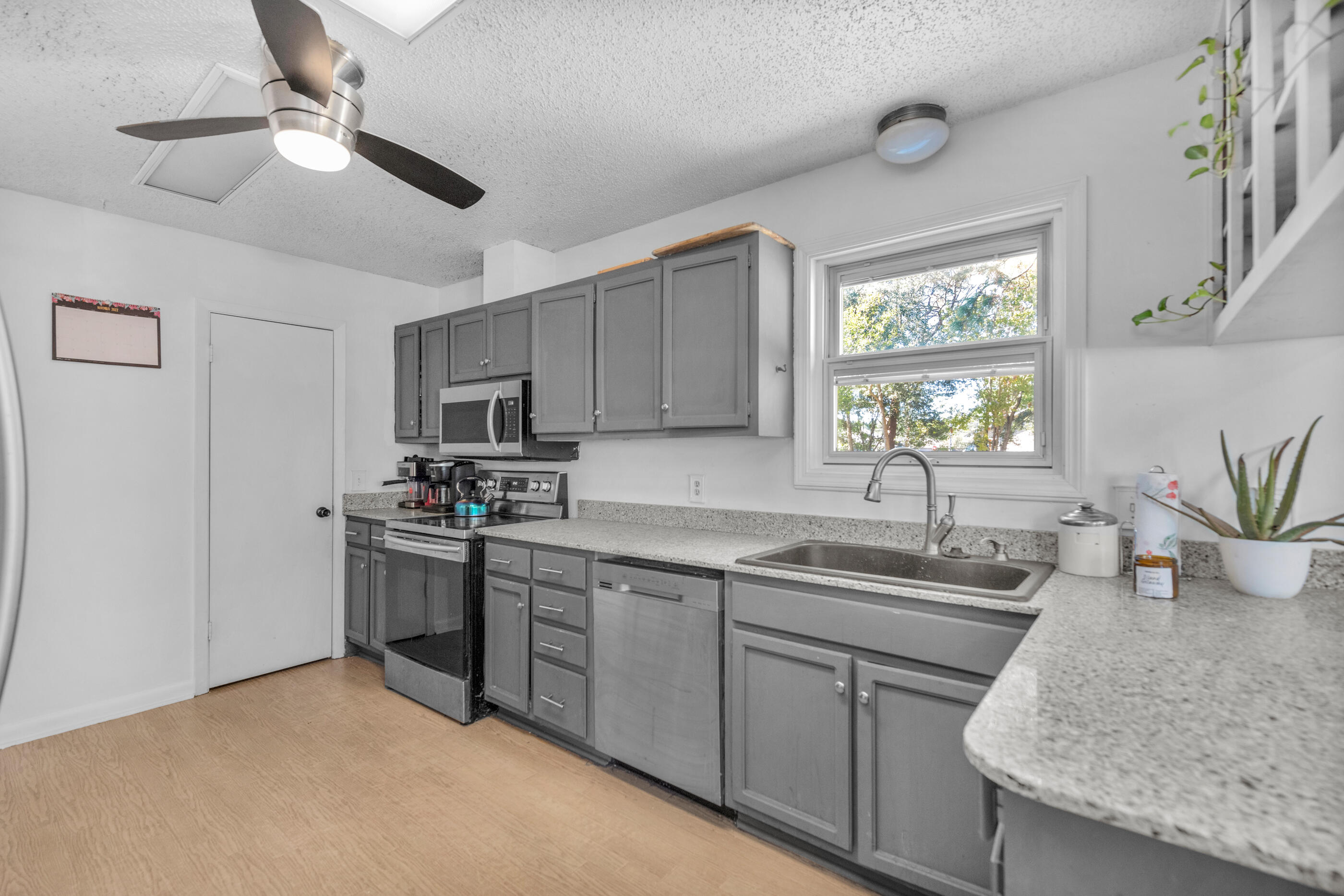 HOLLEY BY THE SEA - Residential