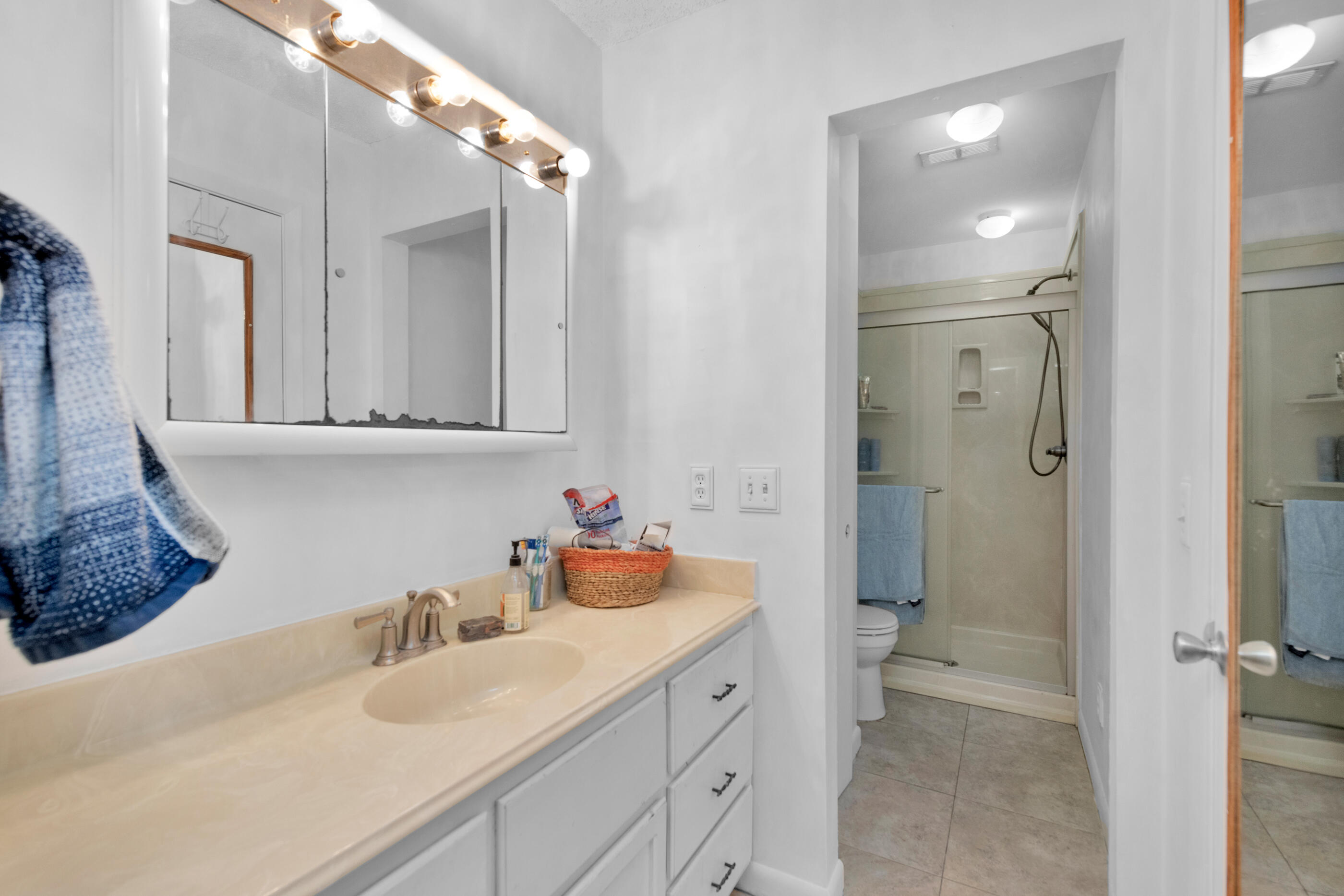 HOLLEY BY THE SEA - Residential