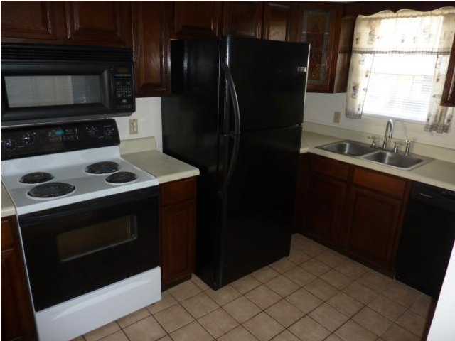 COMMODORE'S LANDING - Residential Lease