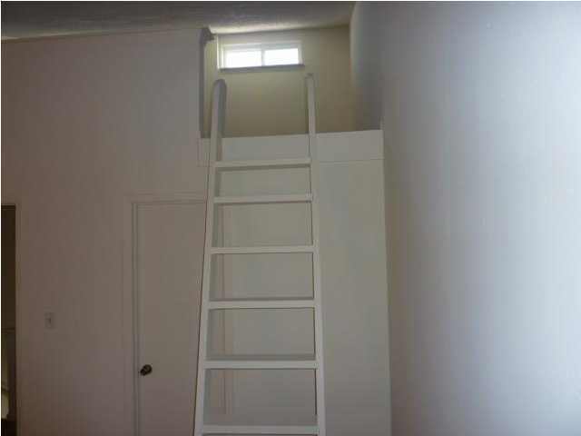 COMMODORE'S LANDING - Residential Lease