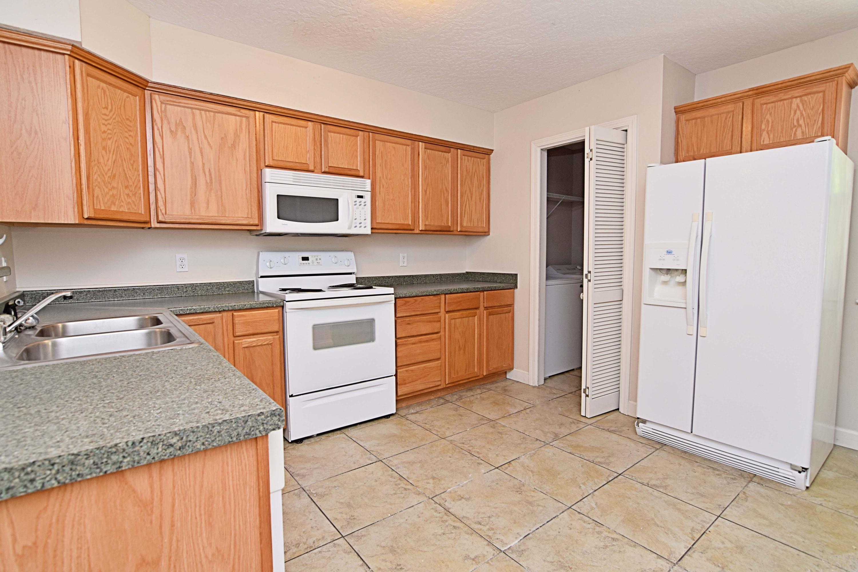 SHAY LIN TOWNHOMES - Residential