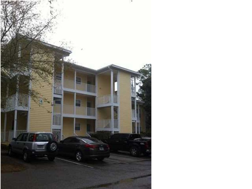 Cute condo conveniently located near The Grand and Silver Sands Outlet mall, as well as the beautiful Miramar beach. The unit offers a split floor plan with the kitchen open to the living room. There is also a nice screened in balcony. The color scheme is all neutral with fresh paint and new carpet. Point of View complex has a community pool. Fannie Mae is offering up to a 3.5% incentive for owner-occupant buyers who request the incentive at their initial offer during the First Look period to purchase a Home Path property. Initial offer must be made on/after February 14, 2014 and on/before March 31, 2014. Property sale must close on/before May 31, 2014