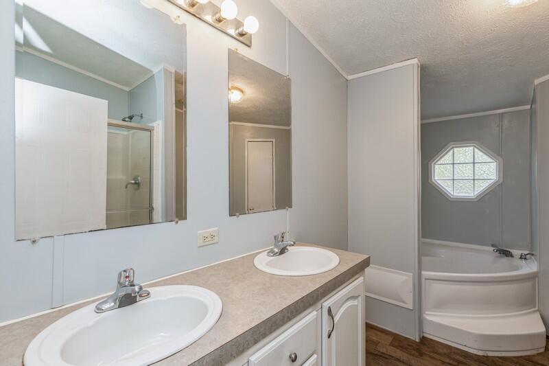 RIVERCHASE RETREAT - Residential