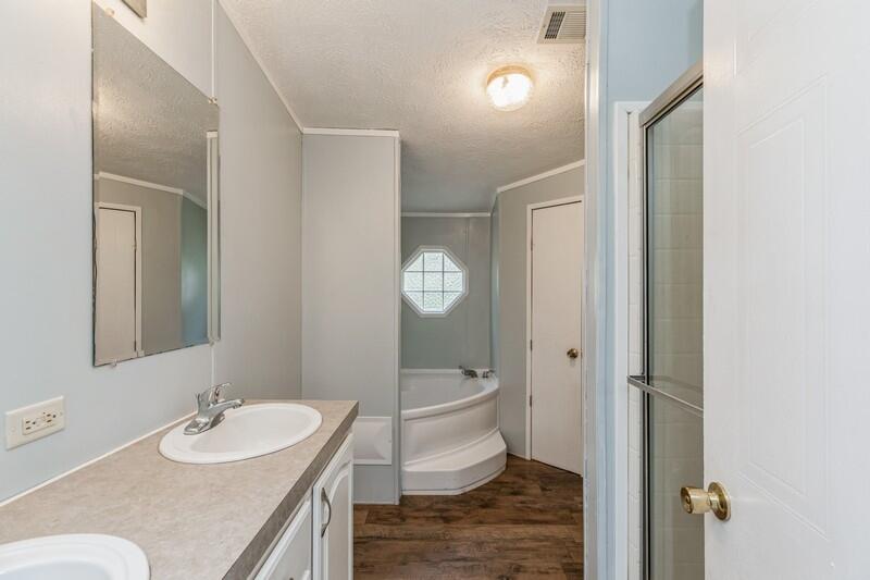 RIVERCHASE RETREAT - Residential