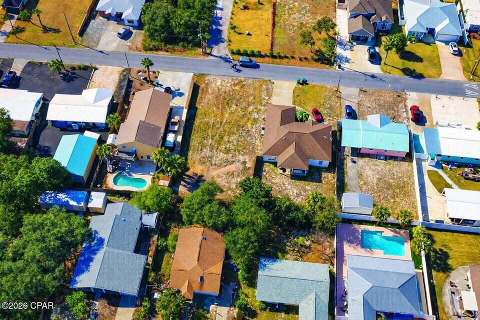 NO RECORDED SUBDIVISION - Land