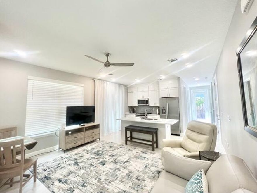 **Available Now!**Appliances Included: Refrigerator, stove/oven, Microwave, Dishwasher, Washer/Dryer (As-Is)This beautiful new construction townhome in the heart of Niceville features 2 primary bedrooms and 2.5 bathrooms. The home offers an inviting open floor plan with a modern kitchen that includes quartz countertops, elegant cabinetry, a subway tile backsplash, new stainless steel appliances, and a spacious pantry/flex space.