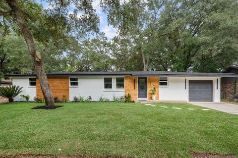 A home in Niceville