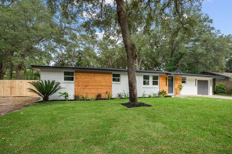 A home in Niceville