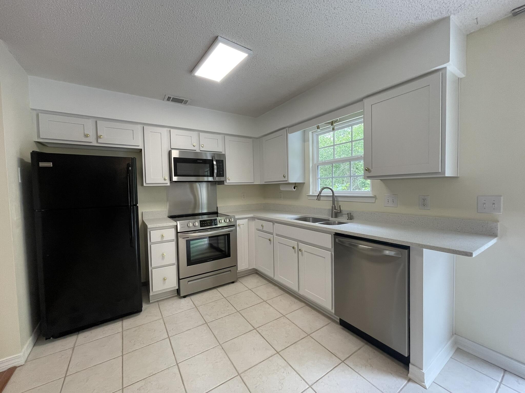 SOUTHVIEW ESTATES - Residential Lease