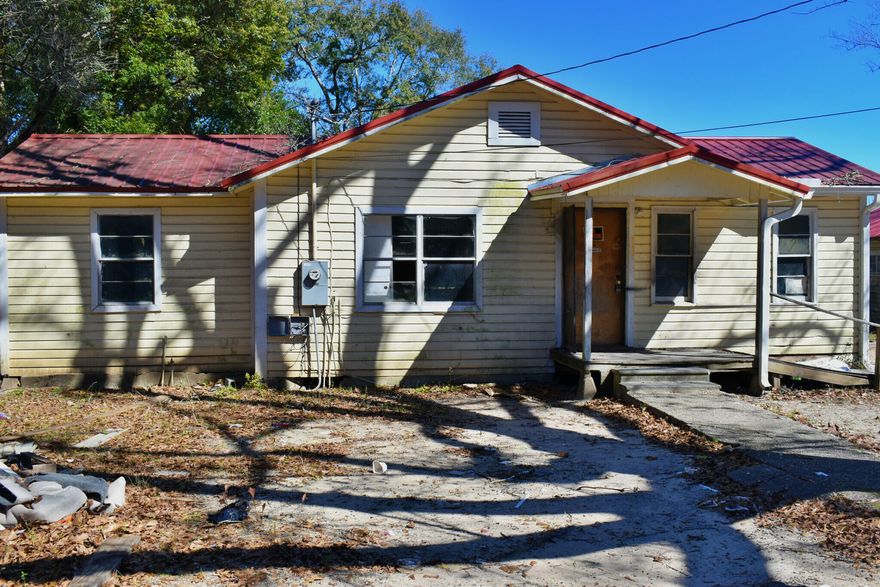 Fix-N-Flip - Has a ton of potential and would make a great rental. Needs significant rehab! Owner will carry or JV . Will not qualify for financing.