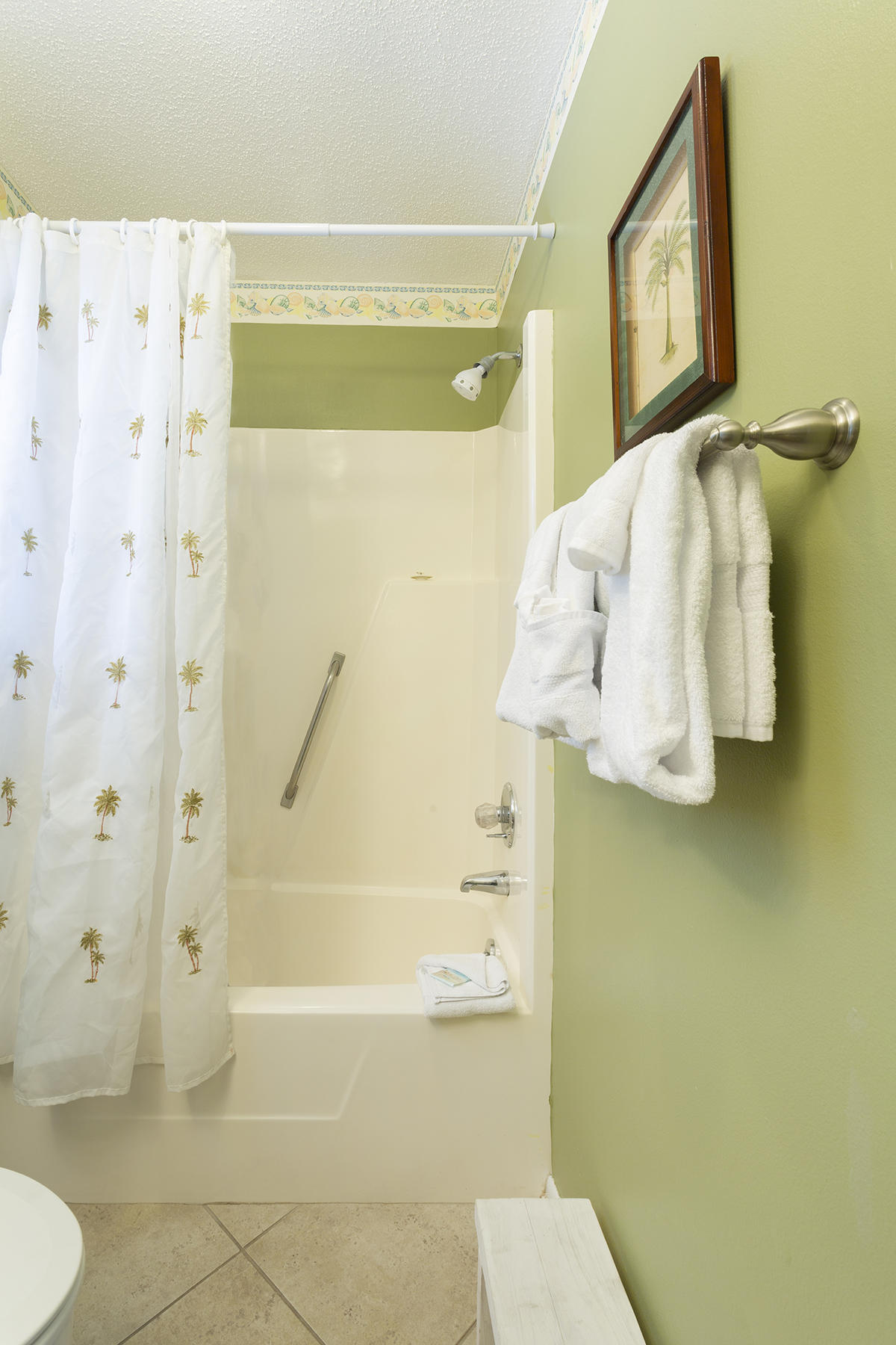 BEACHWOOD VILLAS CONDO - Residential