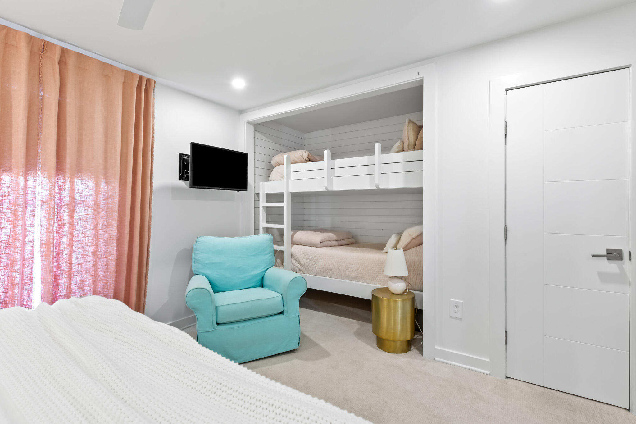 SHORELINE T/H - Residential