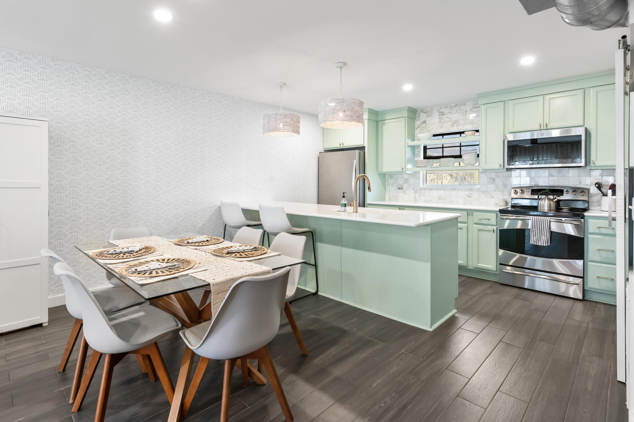 SHORELINE T/H - Residential