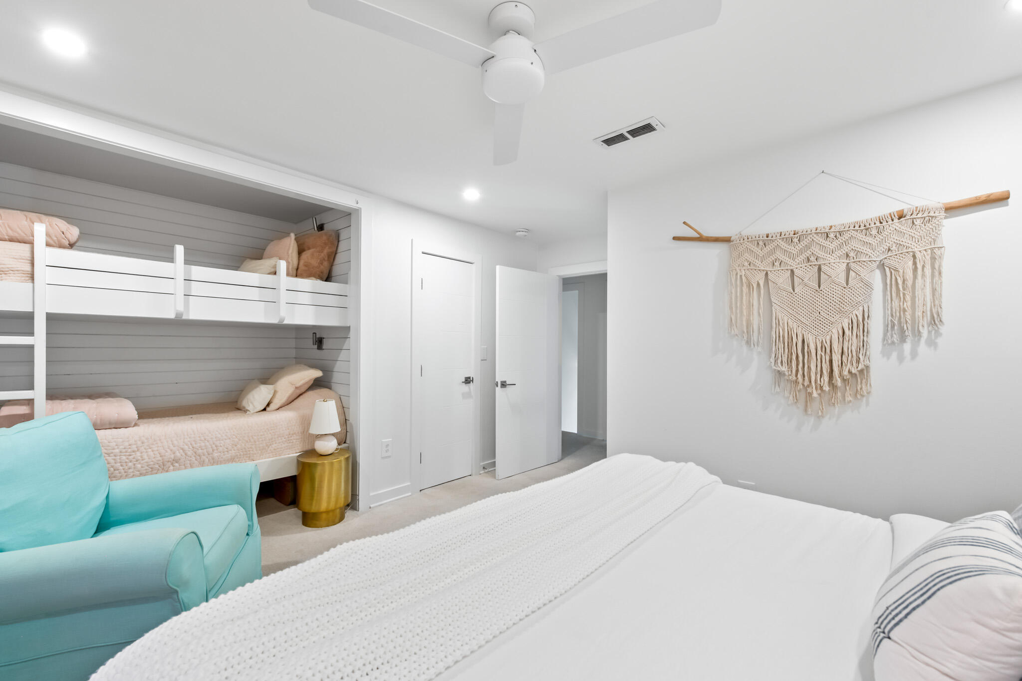 SHORELINE T/H - Residential