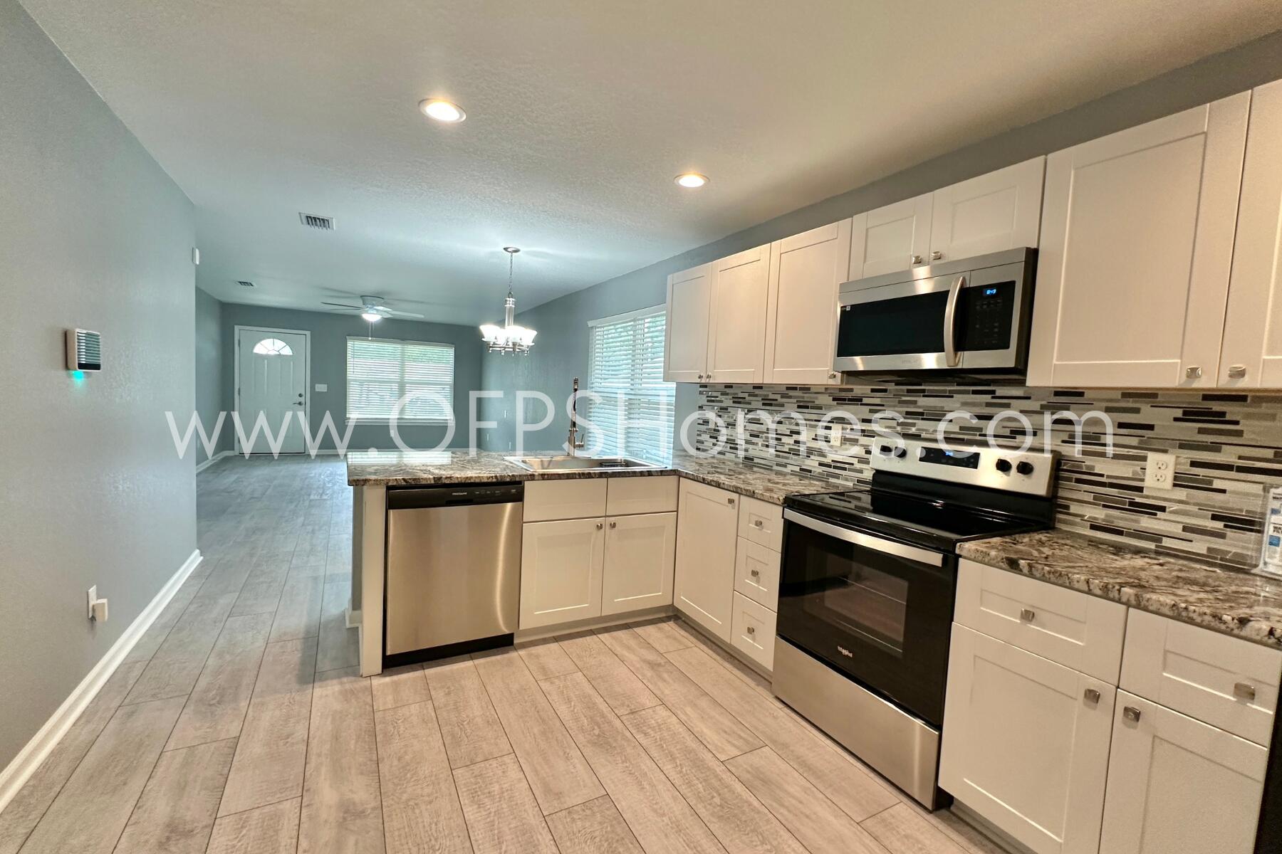 AVERITT ADDN TO CRESTVIEW - Residential Lease