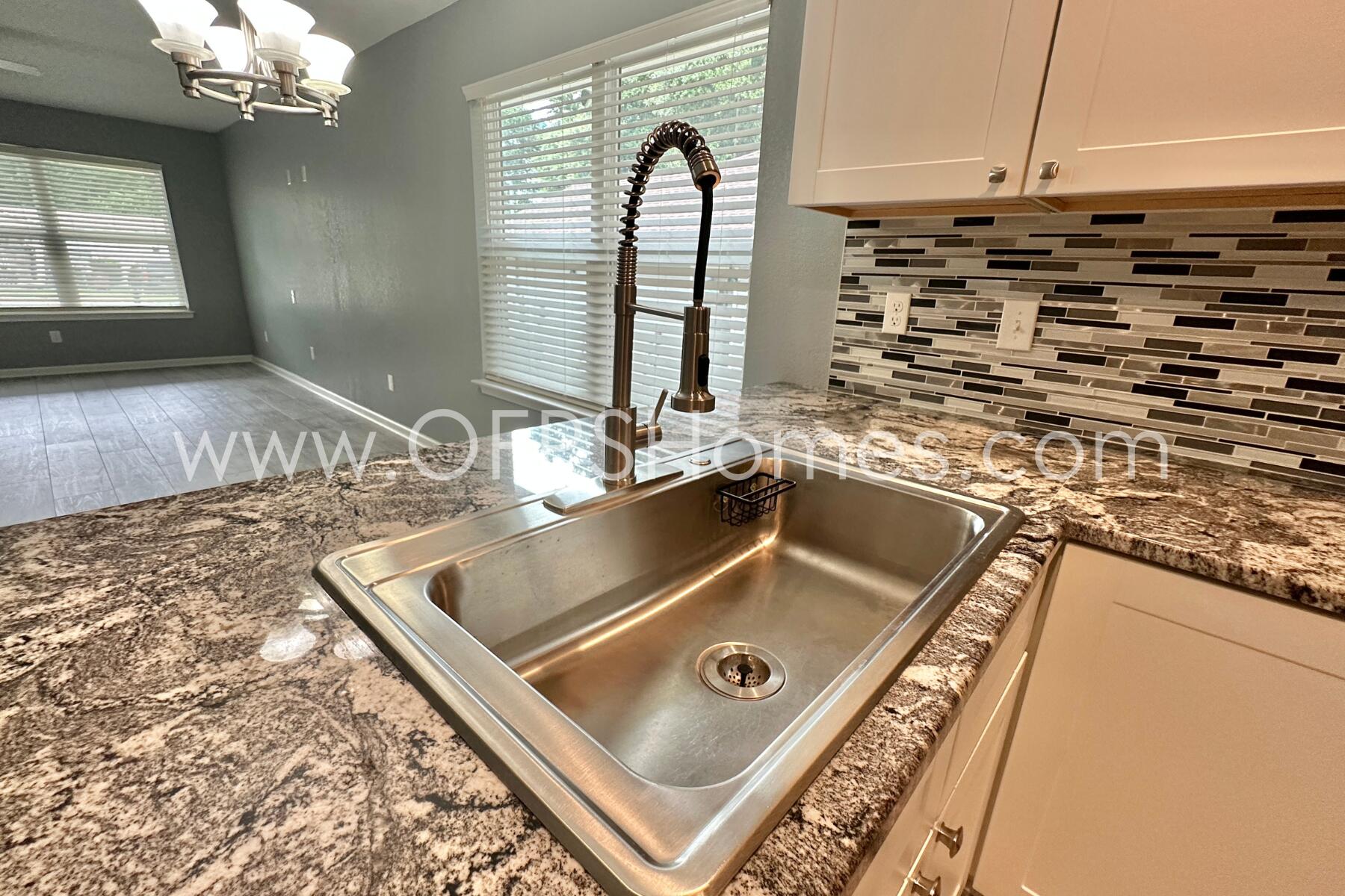 AVERITT ADDN TO CRESTVIEW - Residential Lease