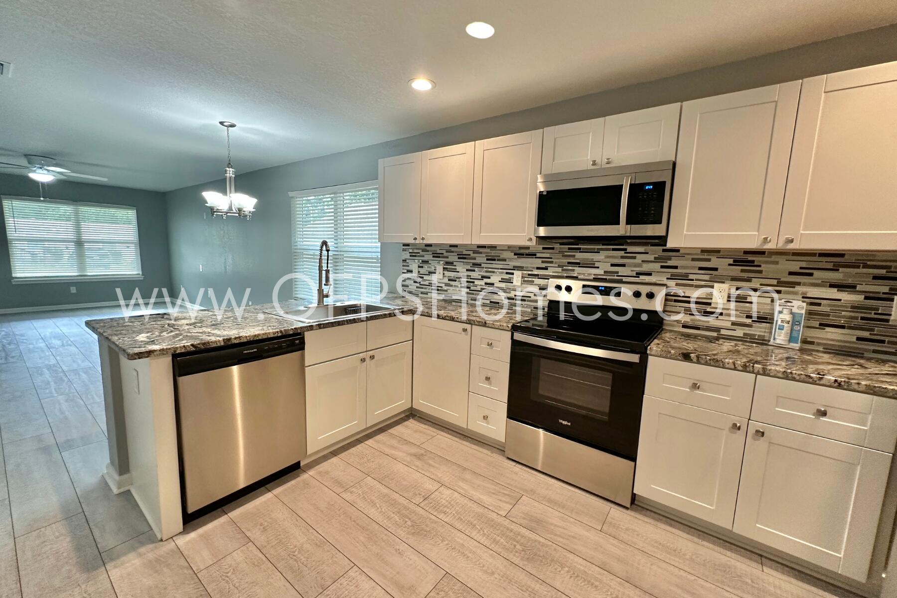 AVERITT ADDN TO CRESTVIEW - Residential Lease