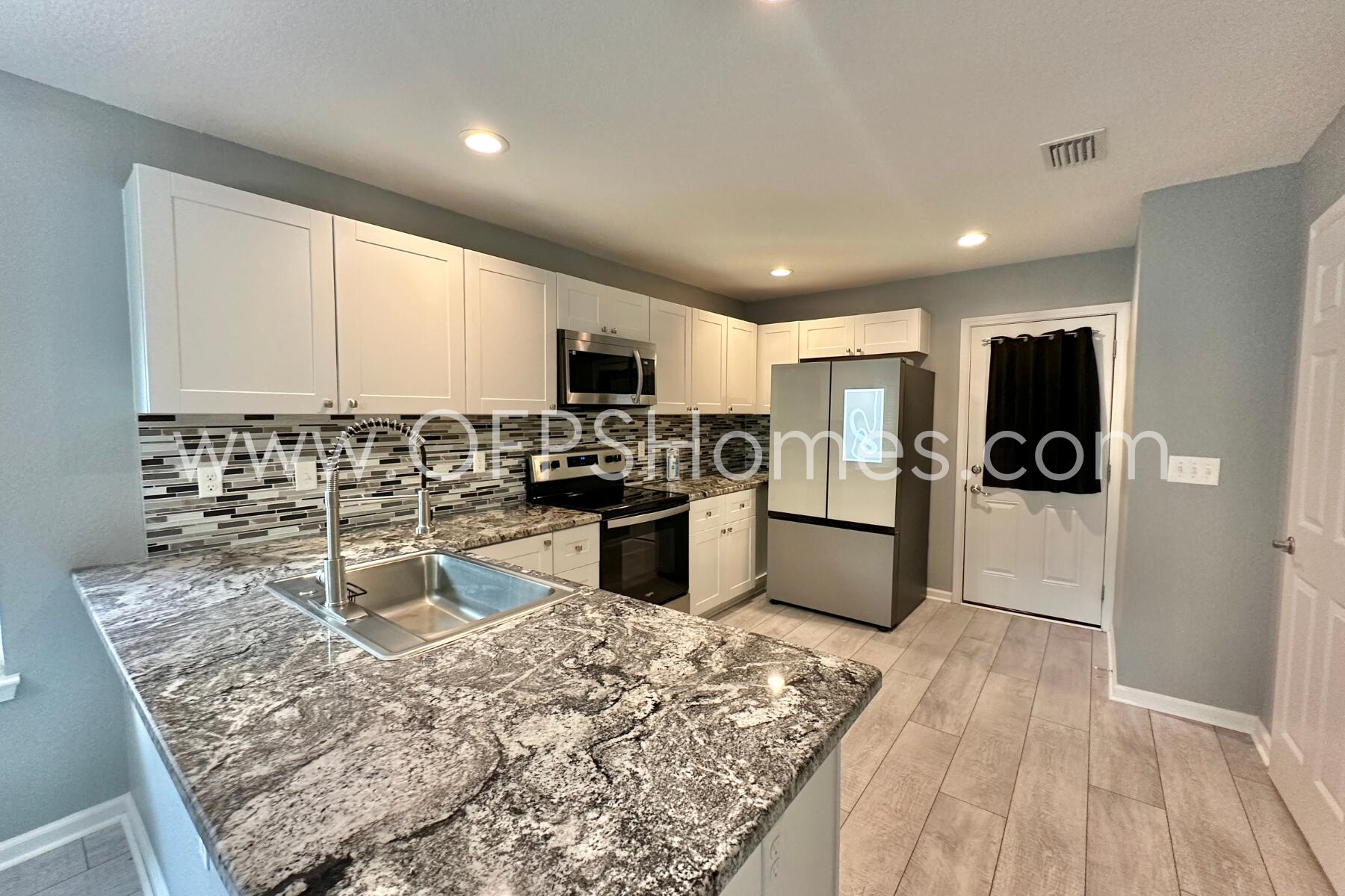 AVERITT ADDN TO CRESTVIEW - Residential Lease