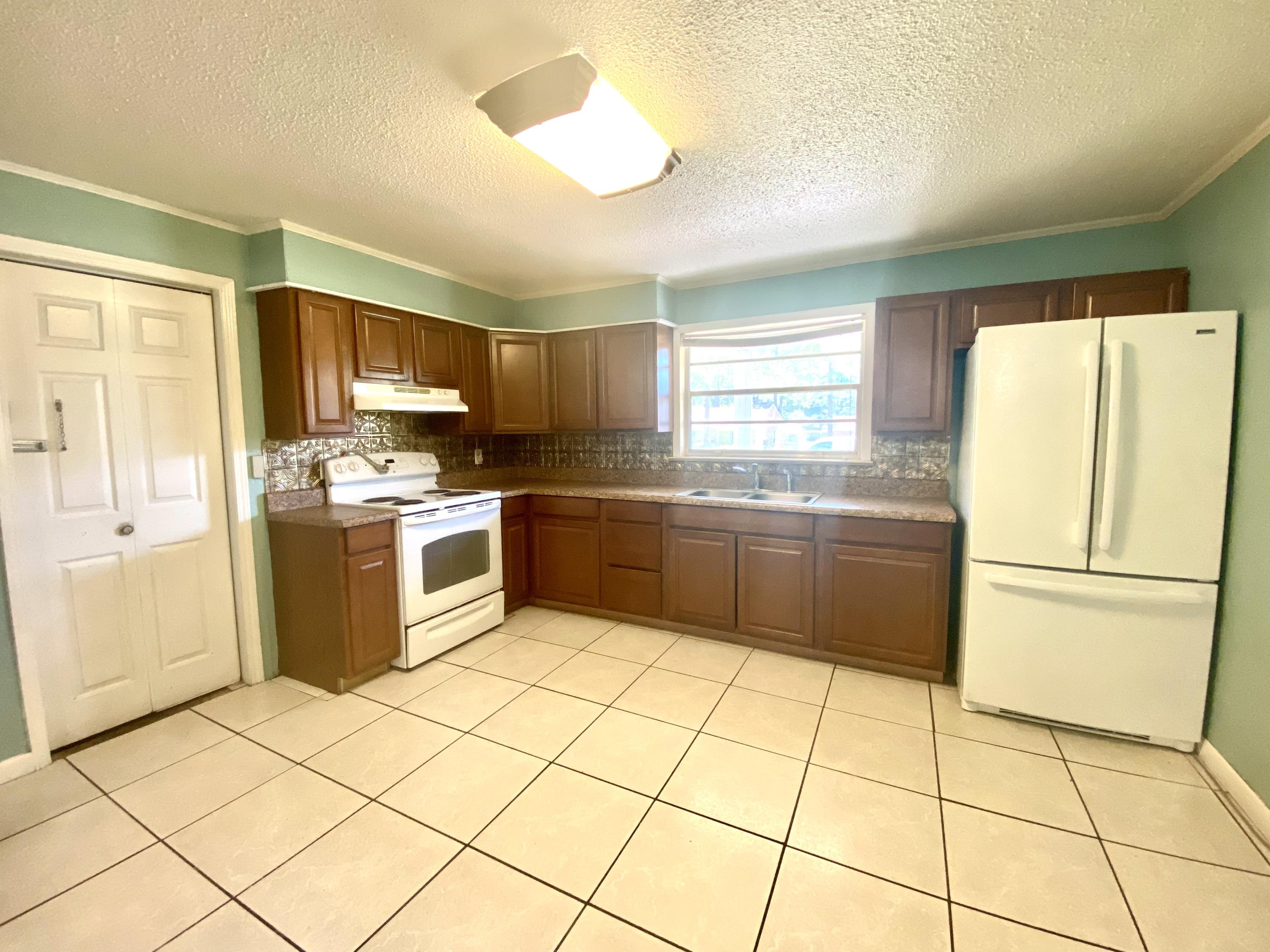 CRESTVIEW - Residential