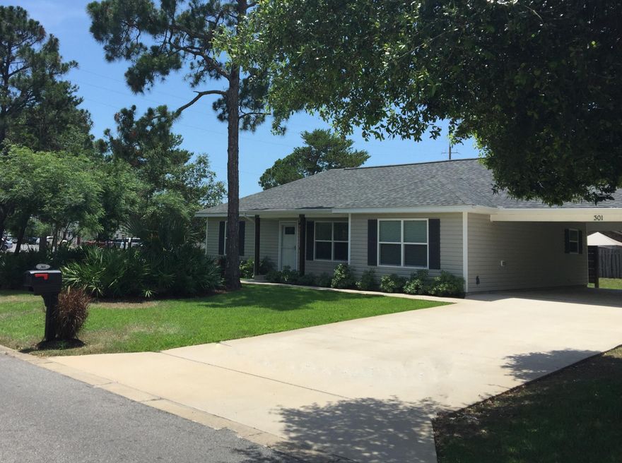 OWNERS PRIDE AND JOY, 2014 built home located in the Heart of Destin, positioned on a corner with envy curb appeal in an established neighborhood.The interior exhibits a tasteful host of calm color finishes, complete with a chef's delight kitchen, open living area spaces and 3 bedrooms, 2 full bath with a bonus extra shower outside!Sized right for entertaining backyard with open green grass space.This home is pristine, it's vacant and shows very well. Owner relocated and home priced right for a must sell!