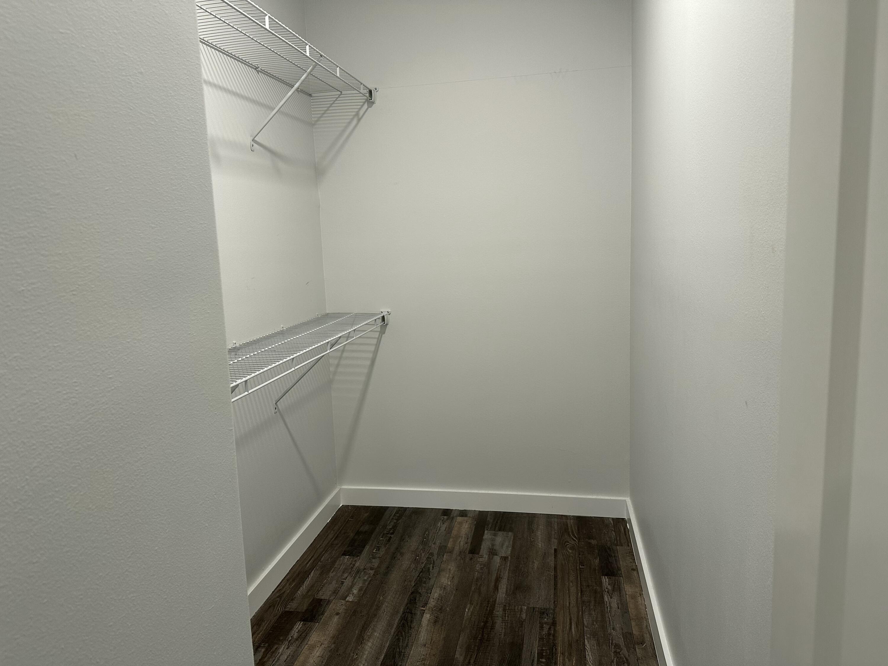 OAKWOOD LAKES ESTATES - Residential Lease