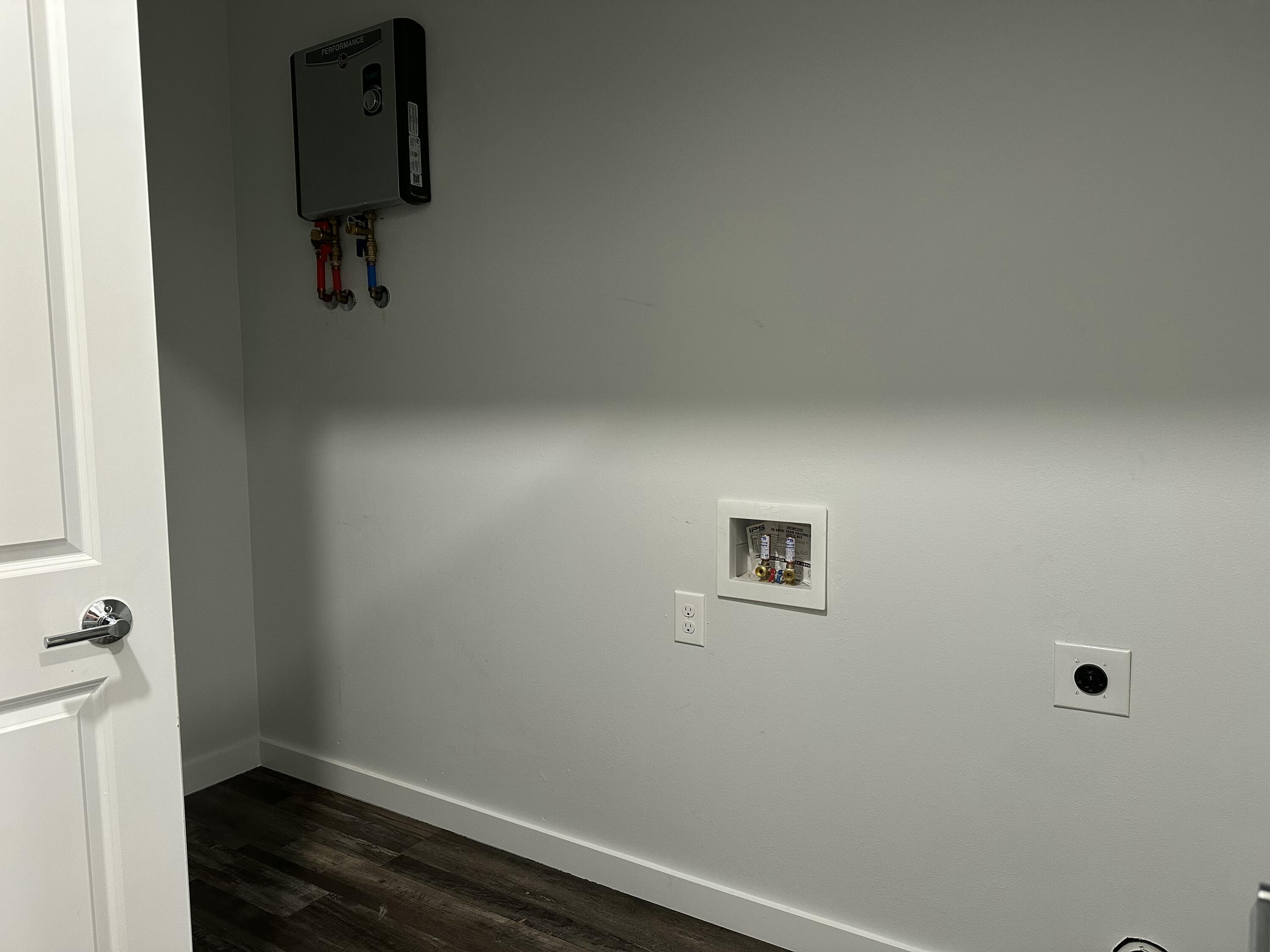 OAKWOOD LAKES ESTATES - Residential Lease