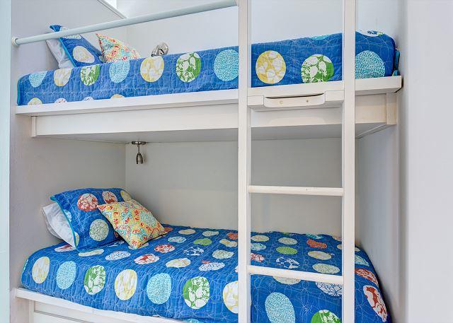 NANTUCKET COTTAGES - Residential