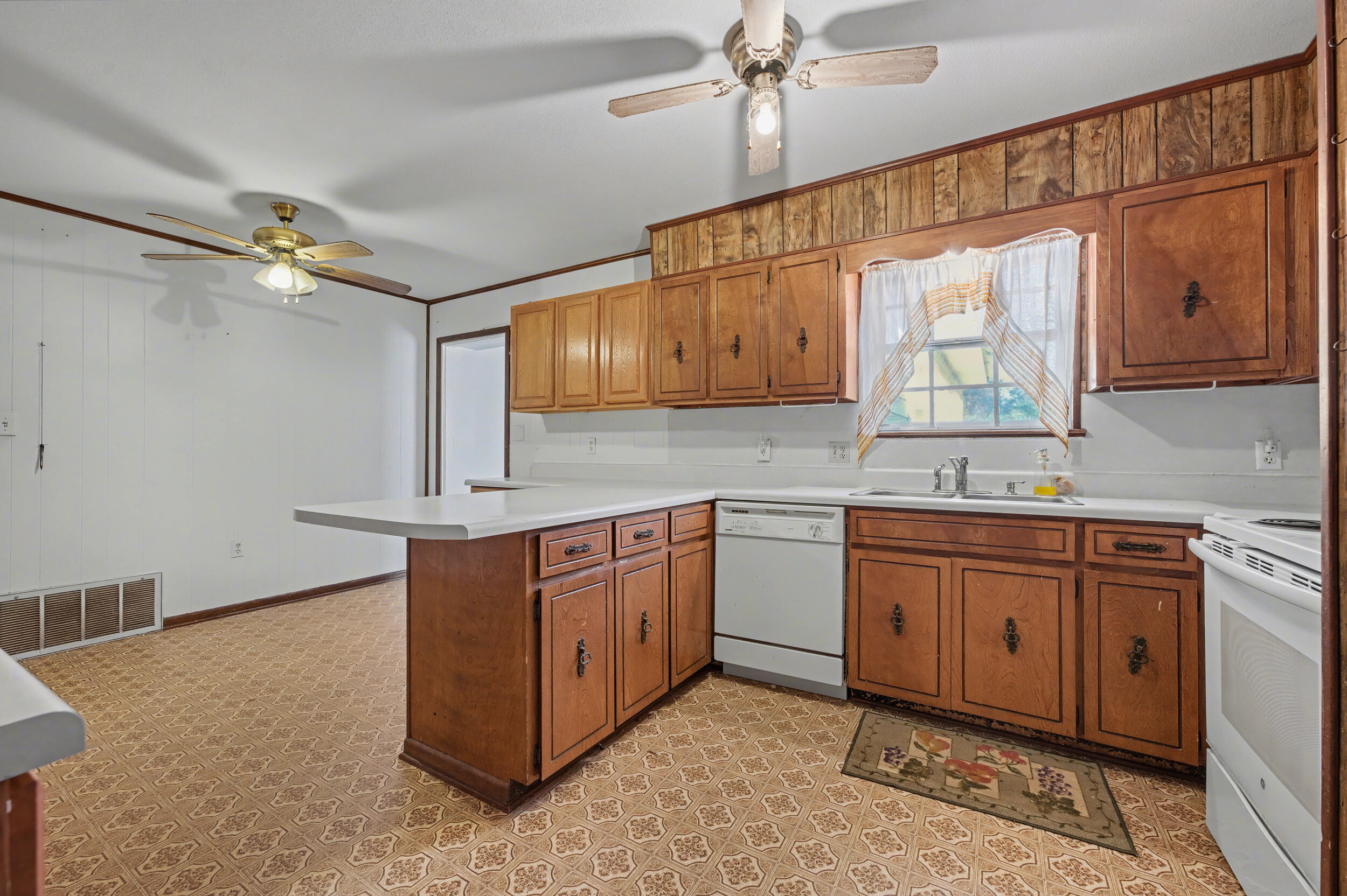 ADAMS POWELL EAST - Residential