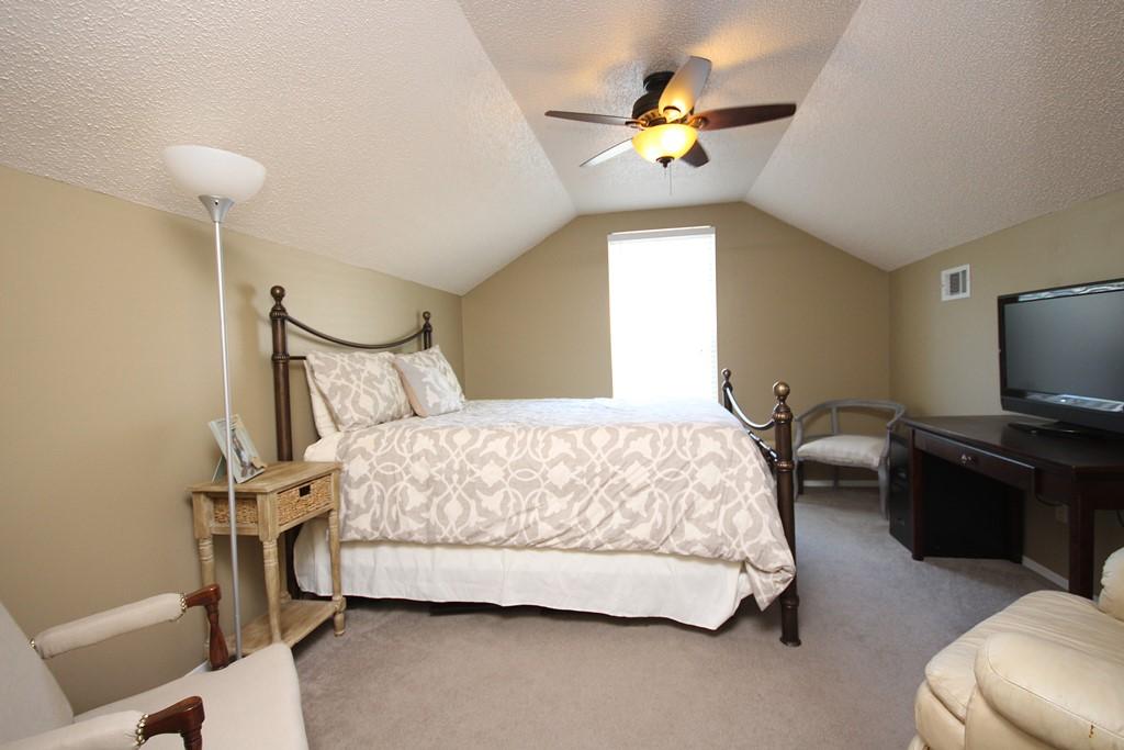 PARKWOOD LANE BLUEWATER BAY - Residential